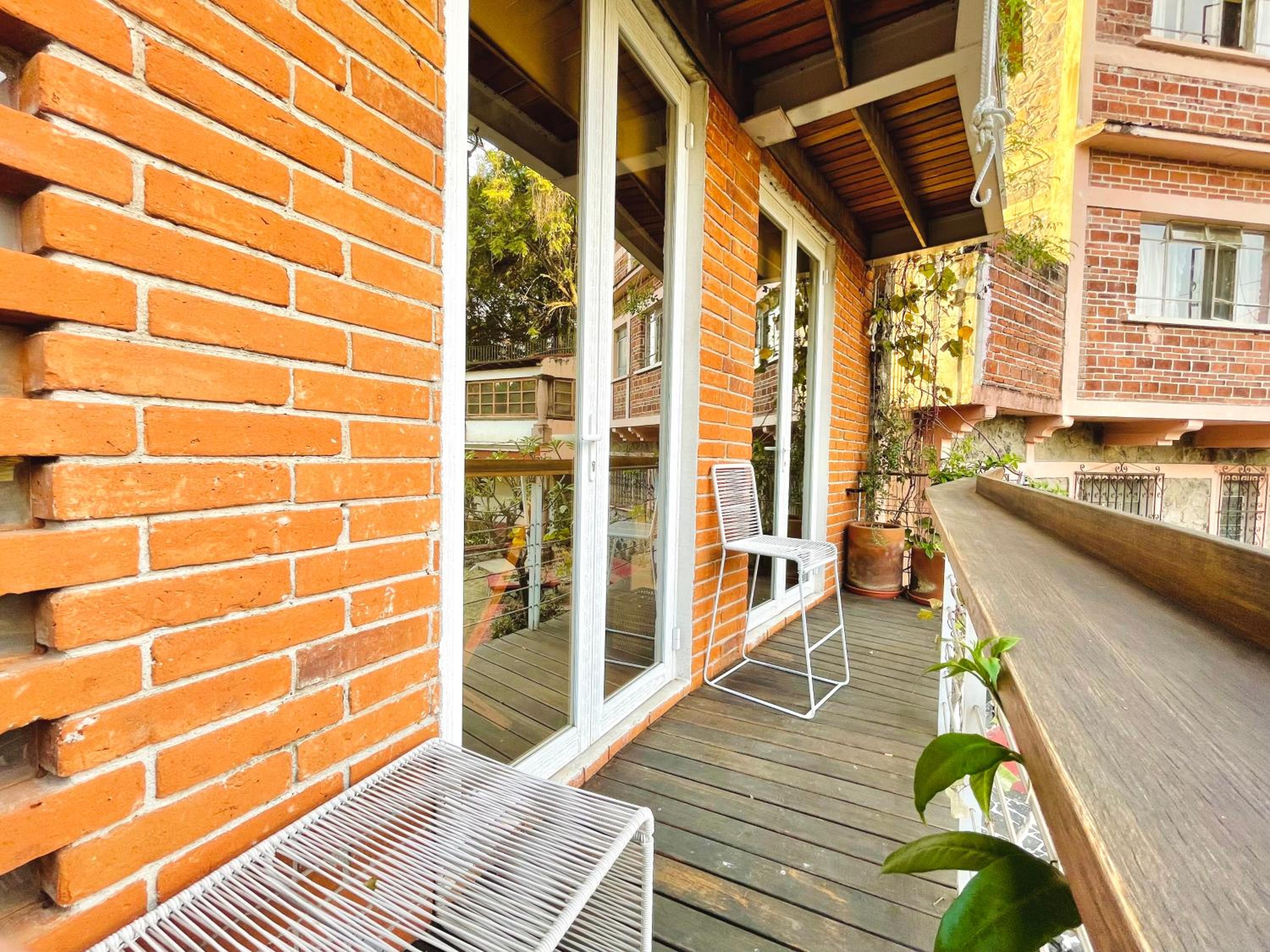 Double Room with Balcony - Photo 7