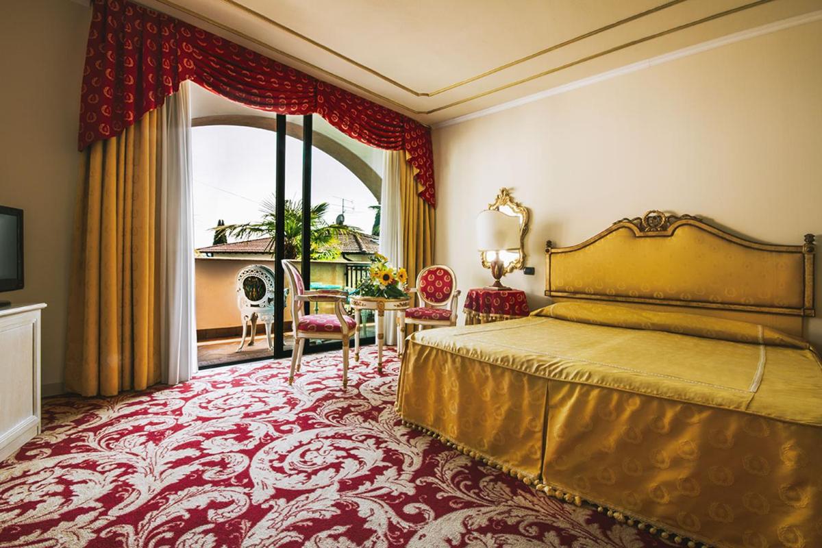 Superior Queen Room with Balcony and Lake View - Photo 11
