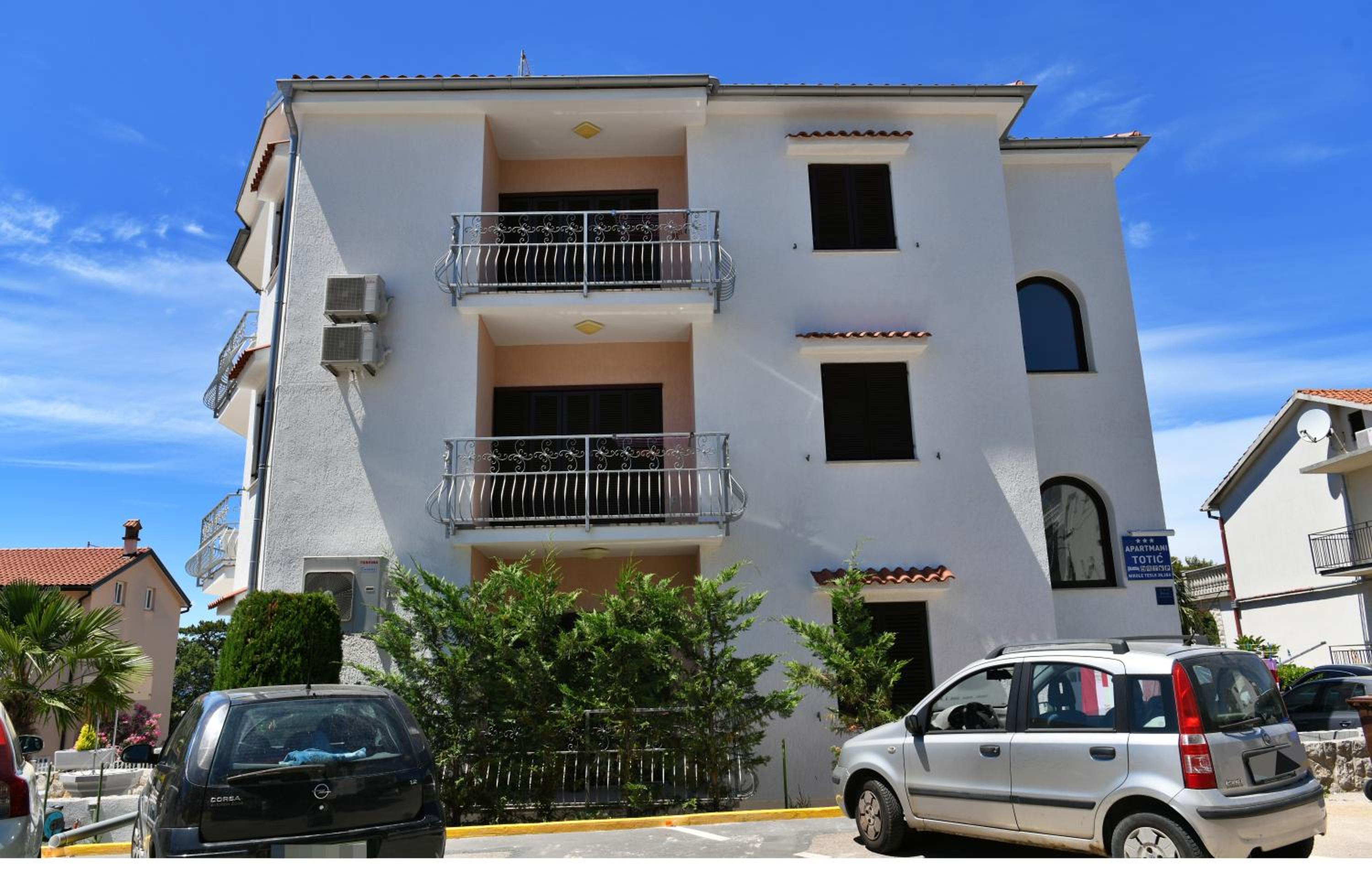 Two-Bedroom Apartment - Photo 3