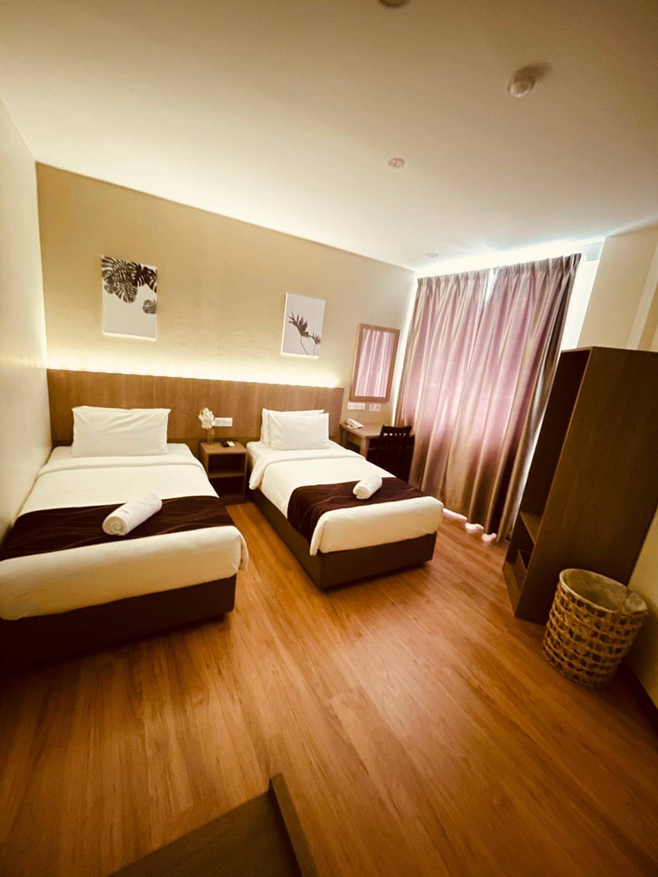 Deluxe Twin Room - Photo 8