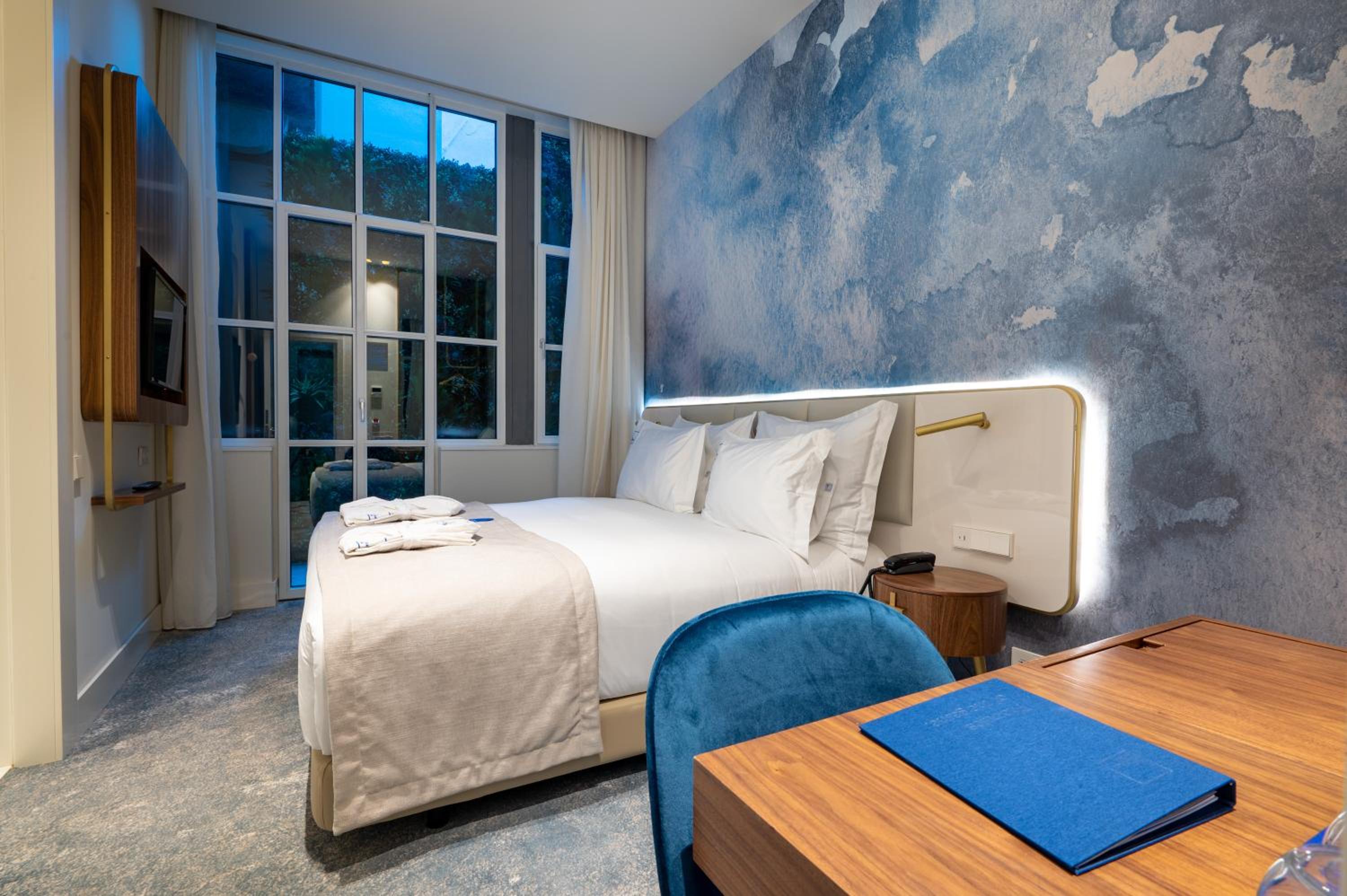 Classic Double or Twin Room with Interior View - Photo 3