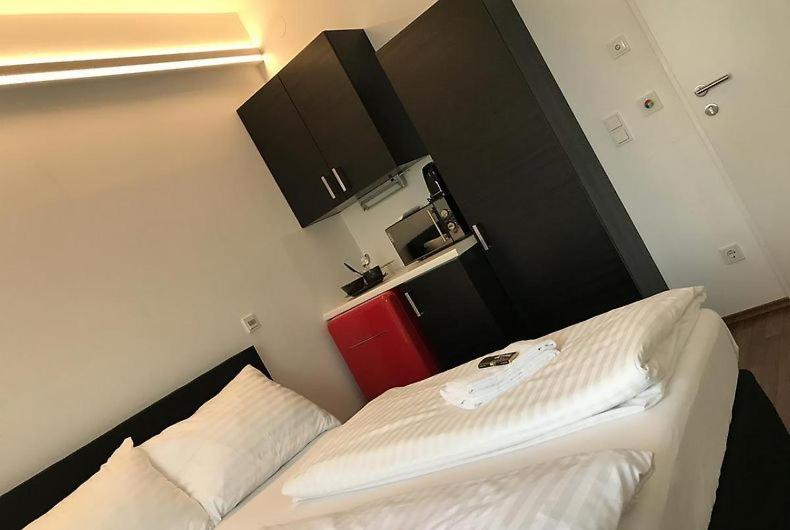Budget Double Room - Photo 14