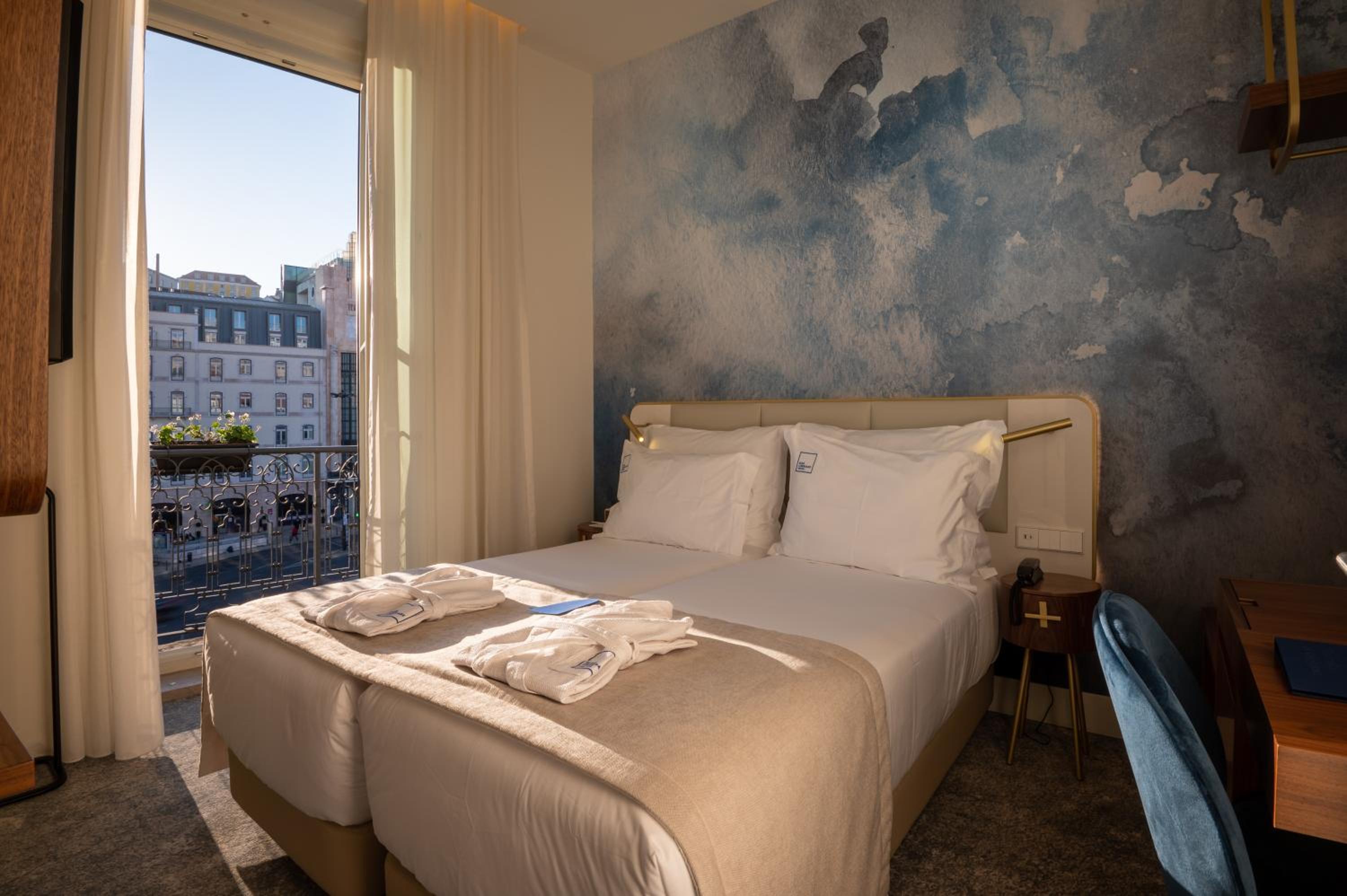 Classic Double or Twin Room with City View - Photo 1