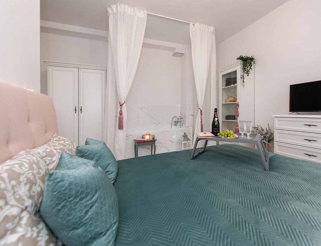 One-Bedroom Apartment - Photo 5
