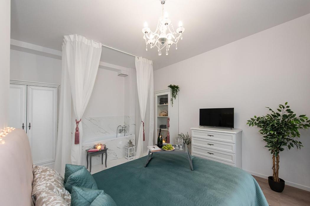 One-Bedroom Apartment - Photo 6