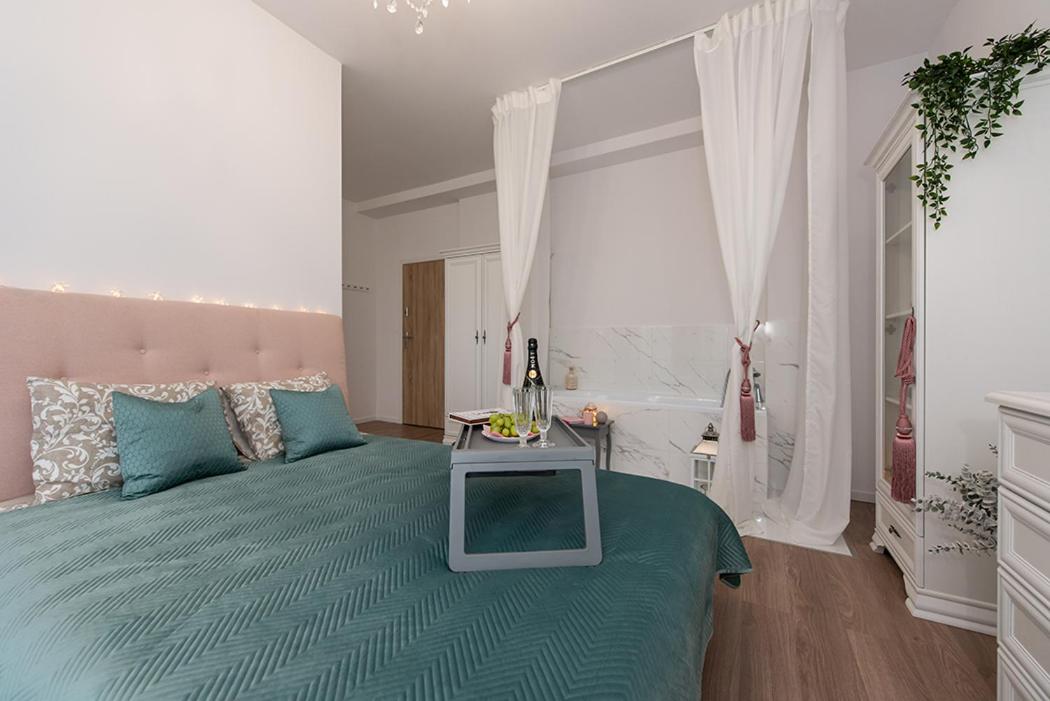 One-Bedroom Apartment - Photo 7