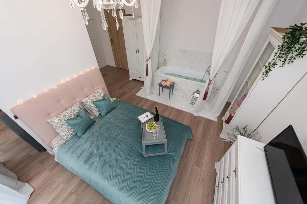 One-Bedroom Apartment - Photo 13