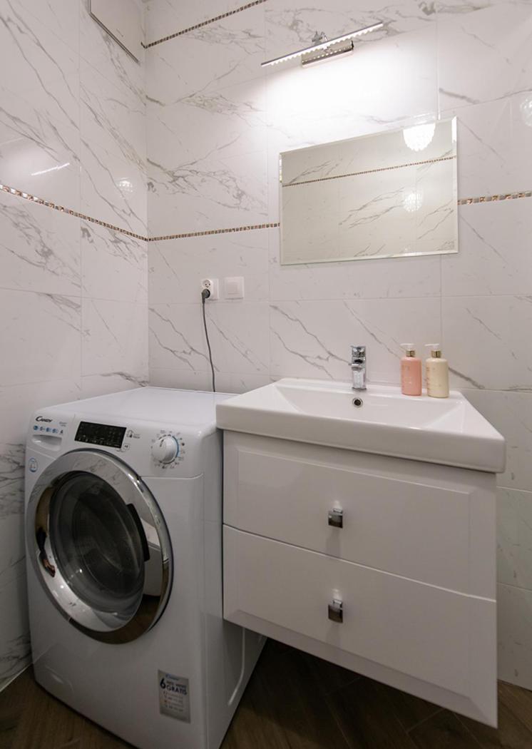One-Bedroom Apartment - Photo 27