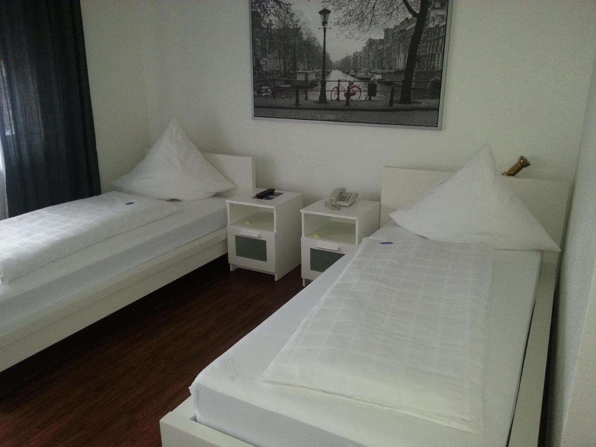 Twin Room with Balcony photo 3