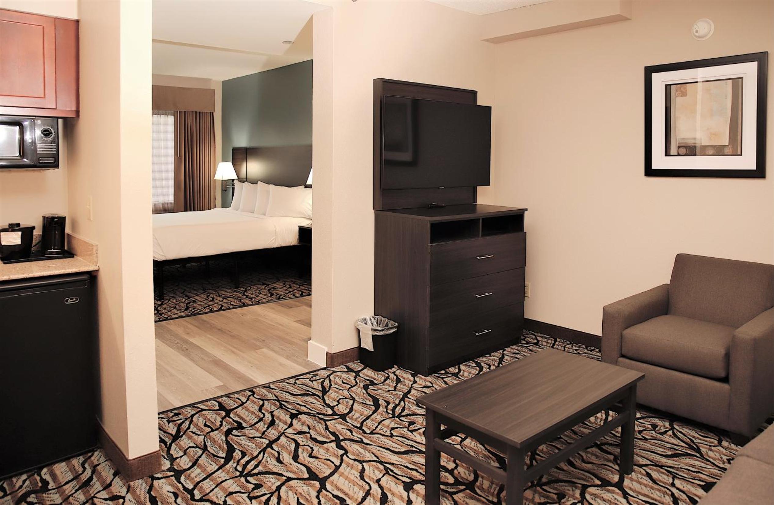 Studio King Suite - Photo 3