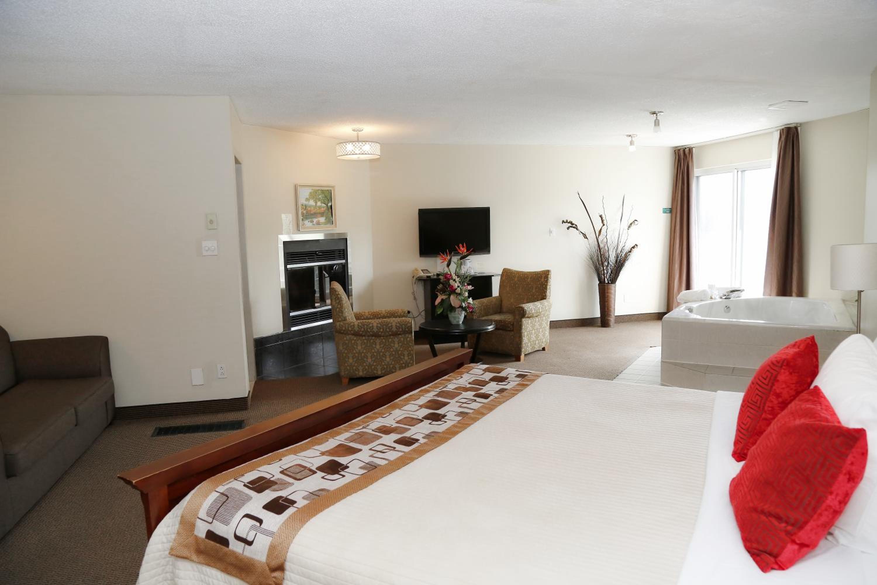 Deluxe Queen Room with Spa Bath