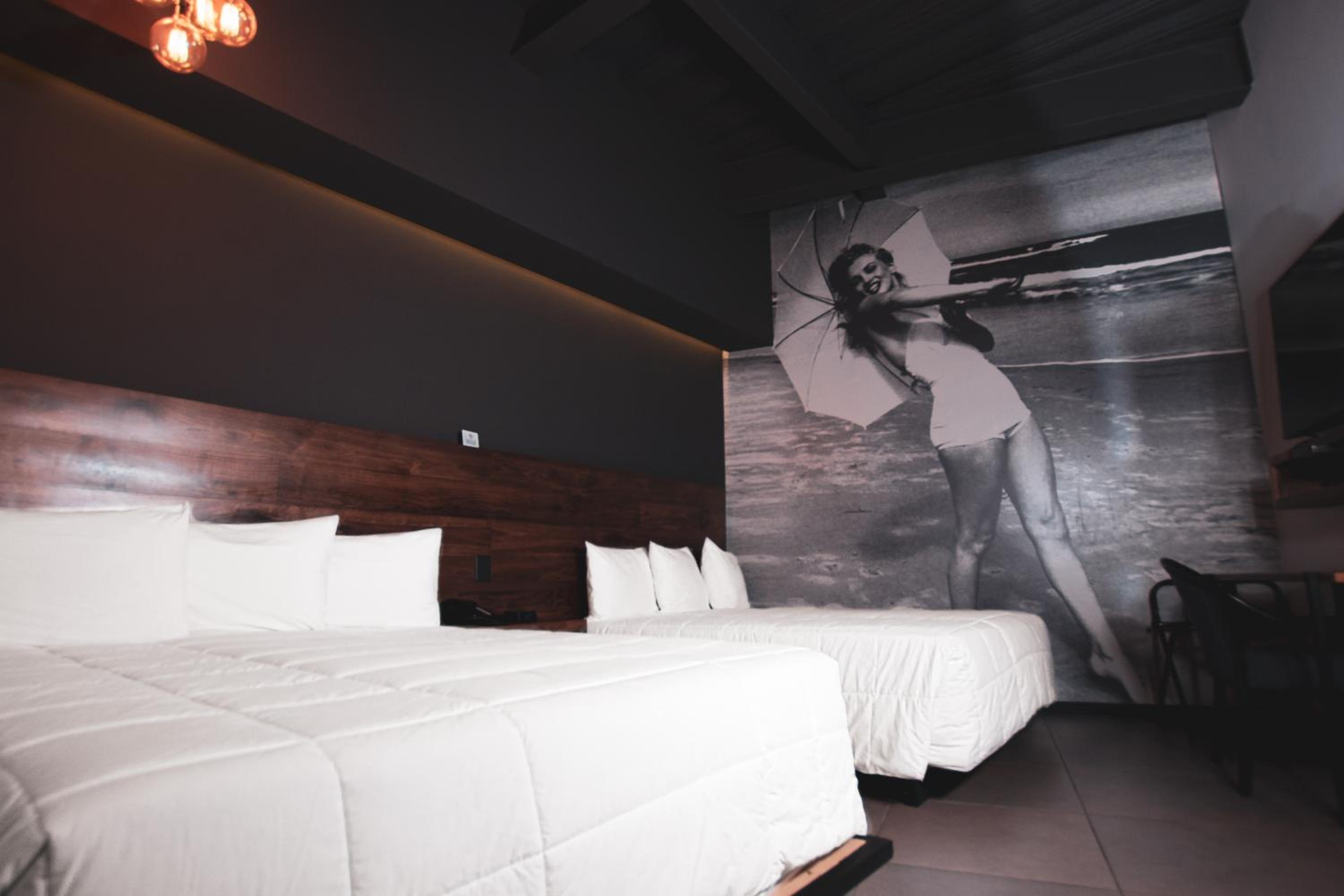 Deluxe Double Room - Photo 9