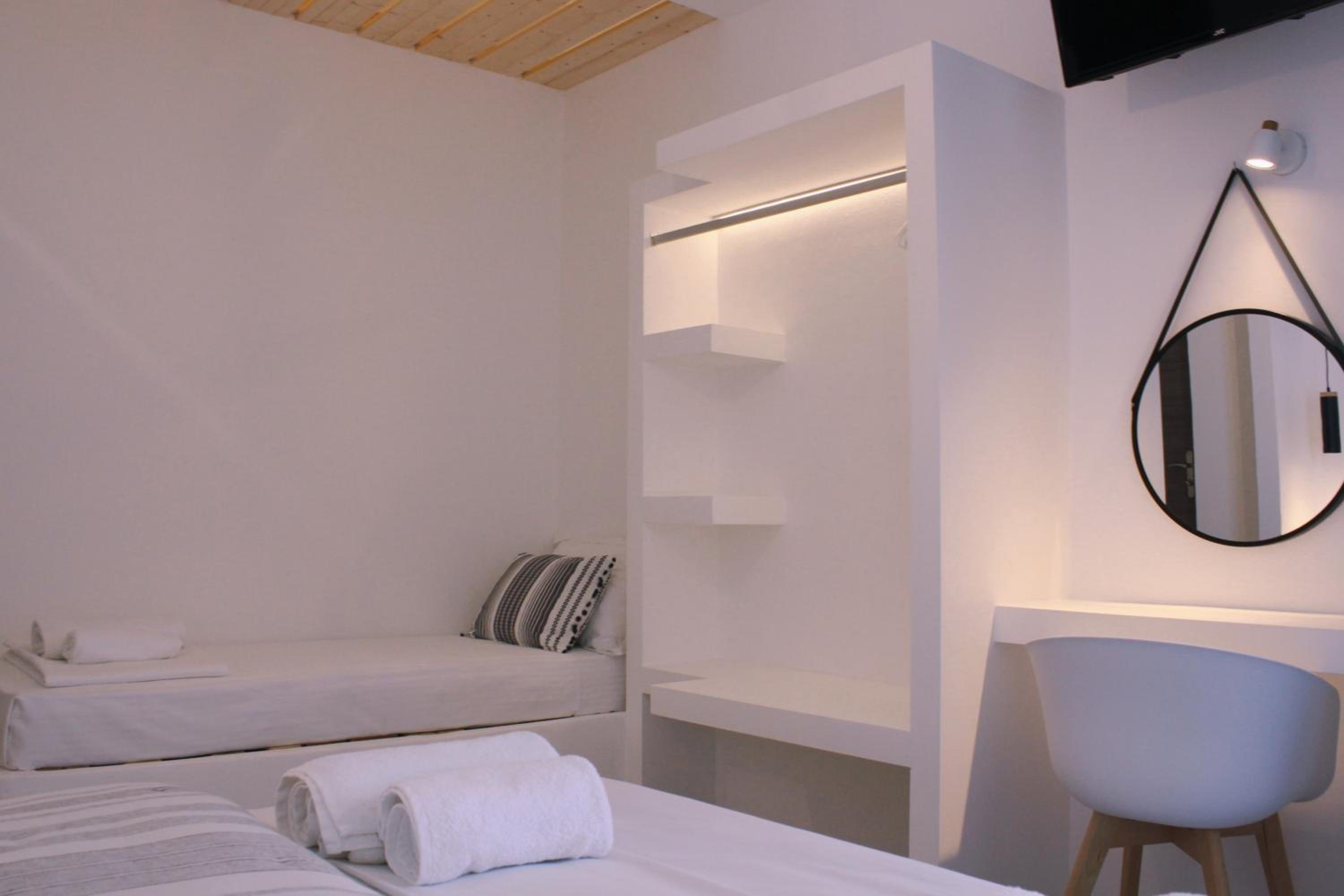 Deluxe Room with Sea View - Photo 8