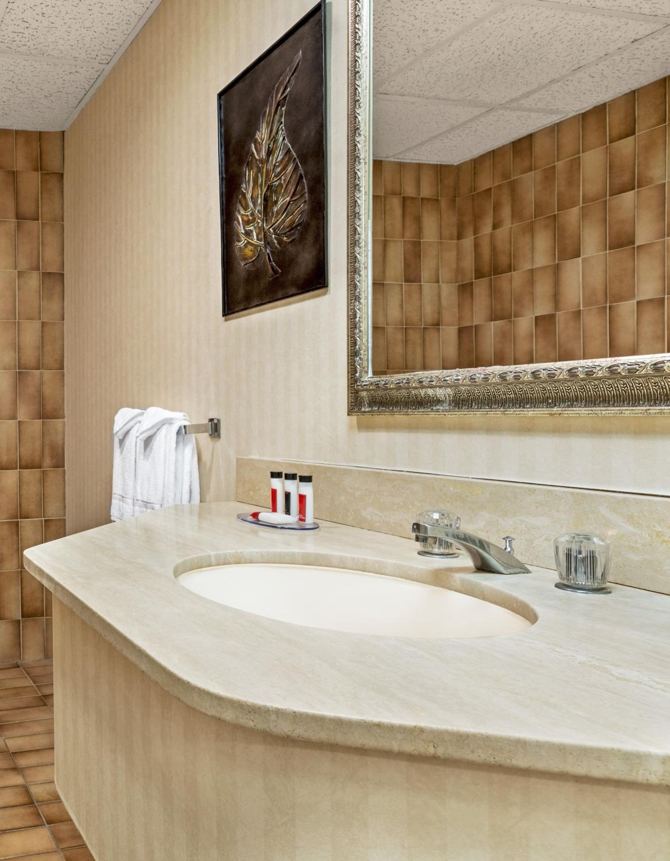 Studio Suite with Two Queen Beds - Stair Access Only/Non-Smoking photo 3