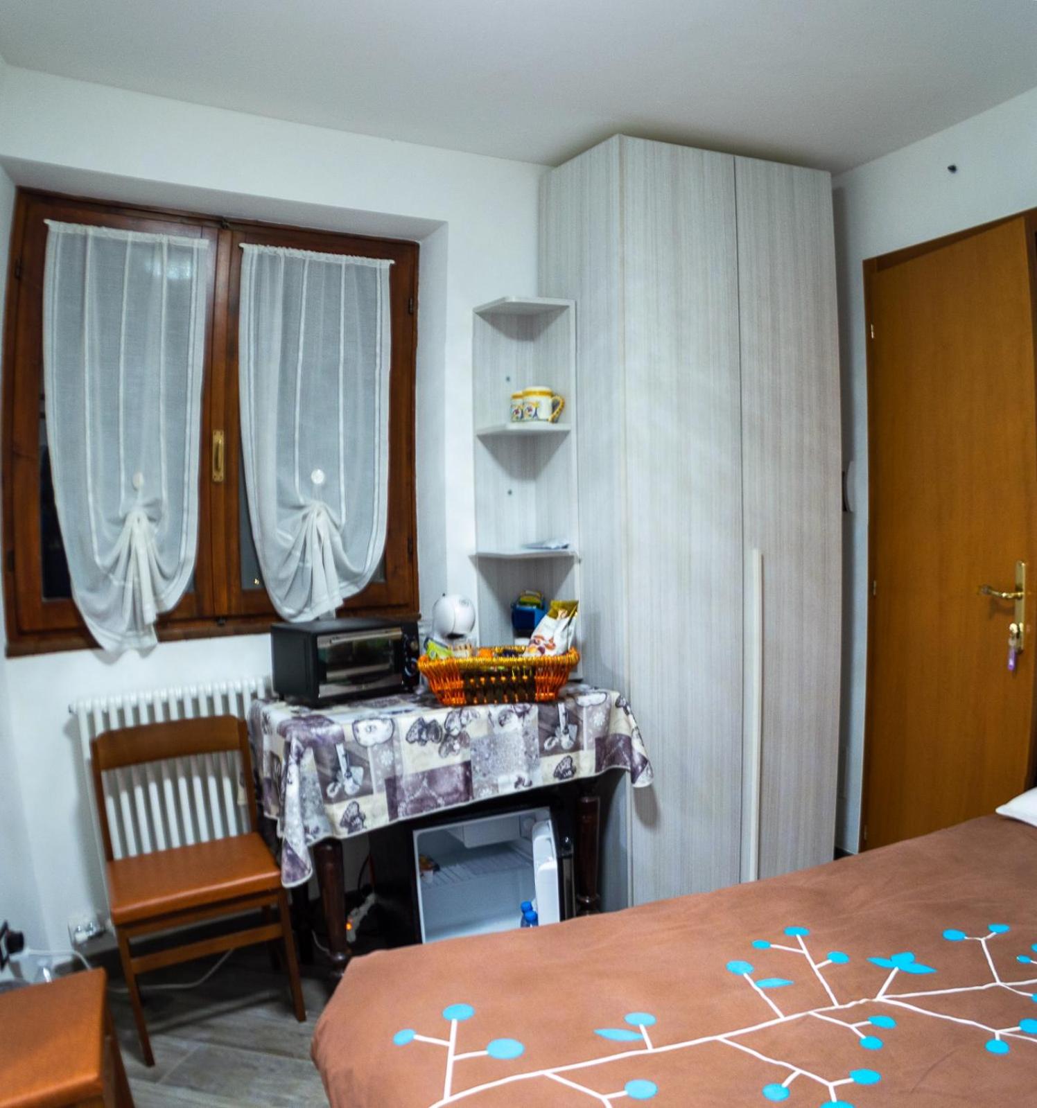 Economy Double Room with Private Bathroom - Photo 5