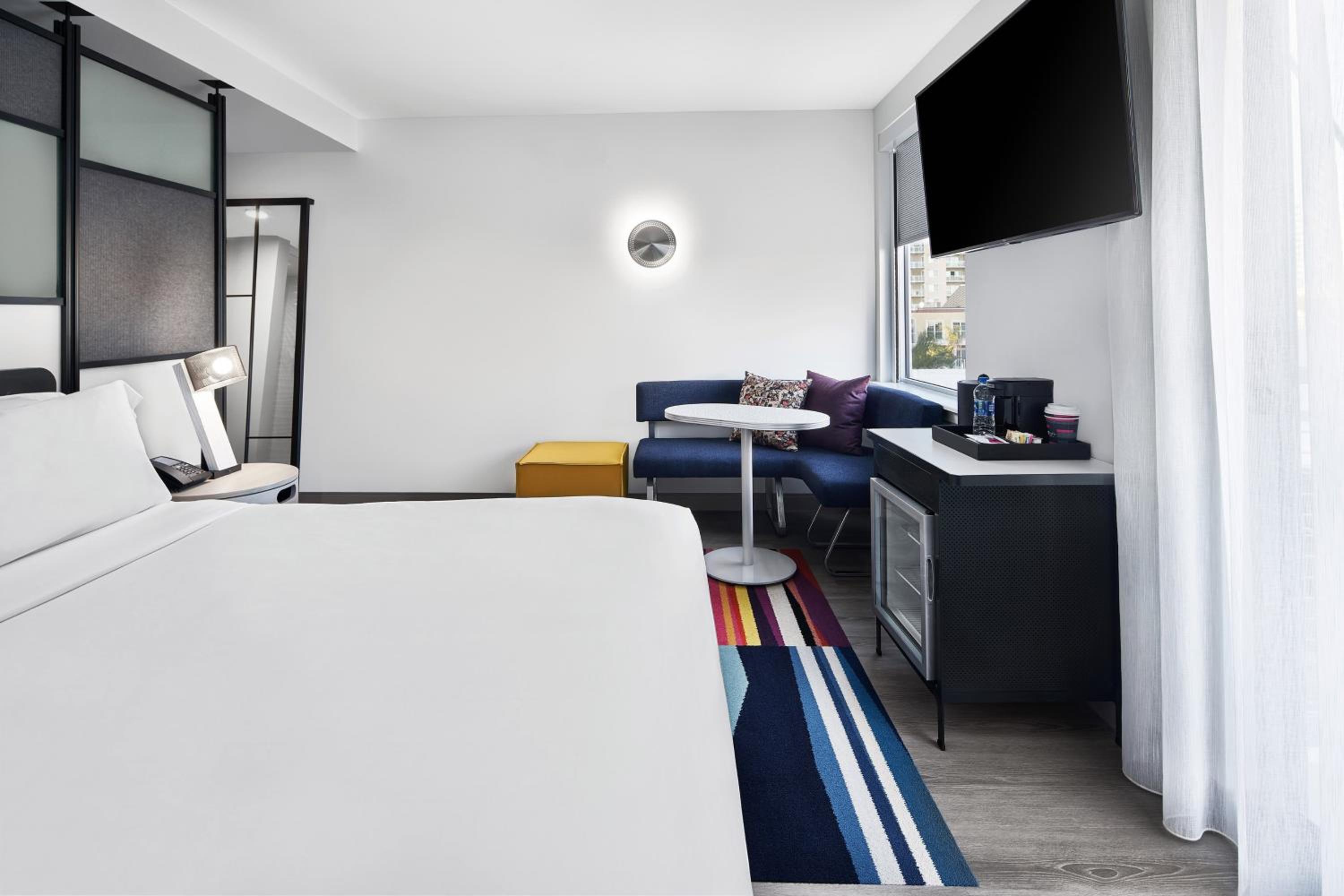 Guest Room, 1 King photo 1