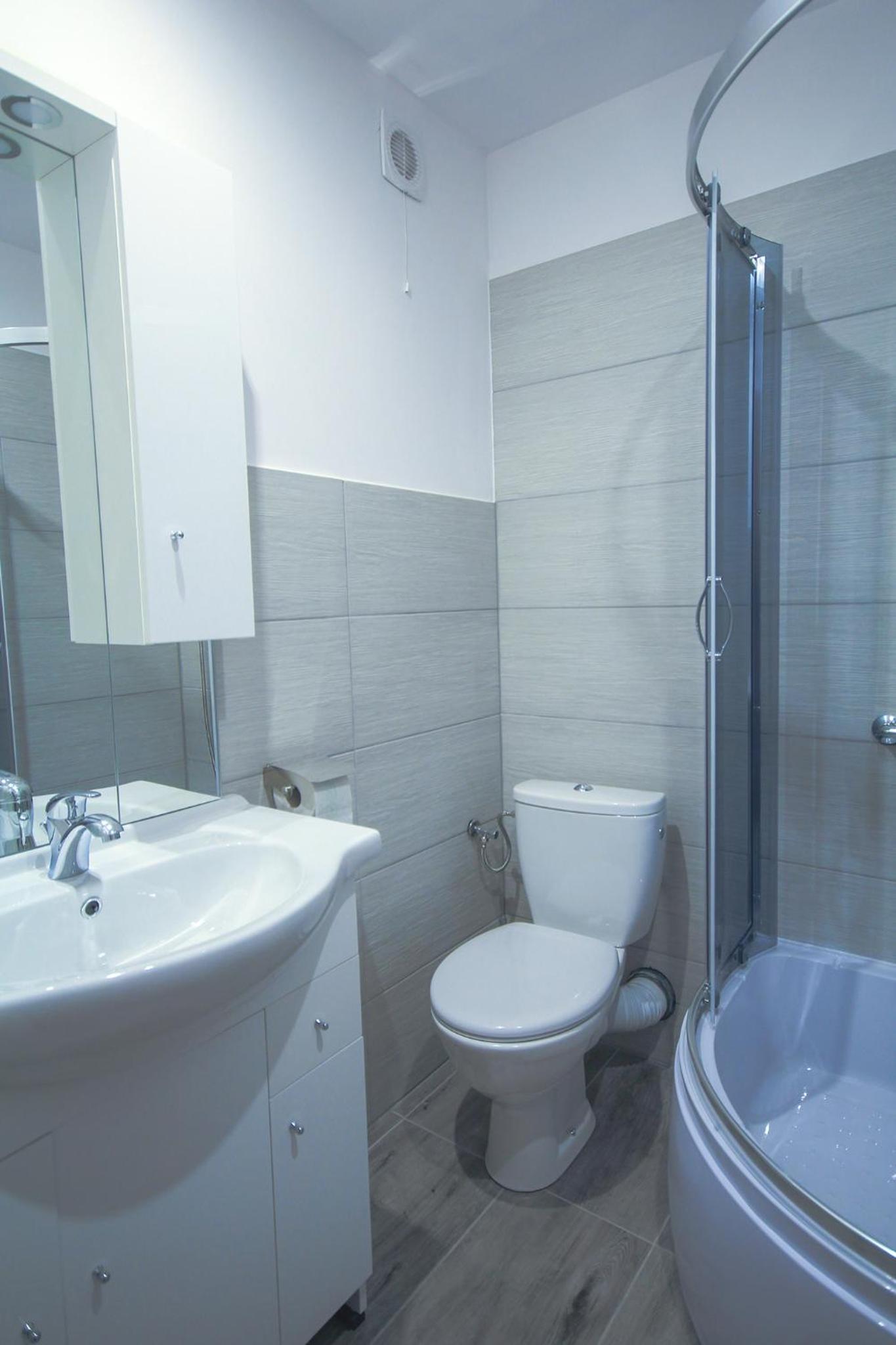 Double Room with Private Bathroom - Photo 2