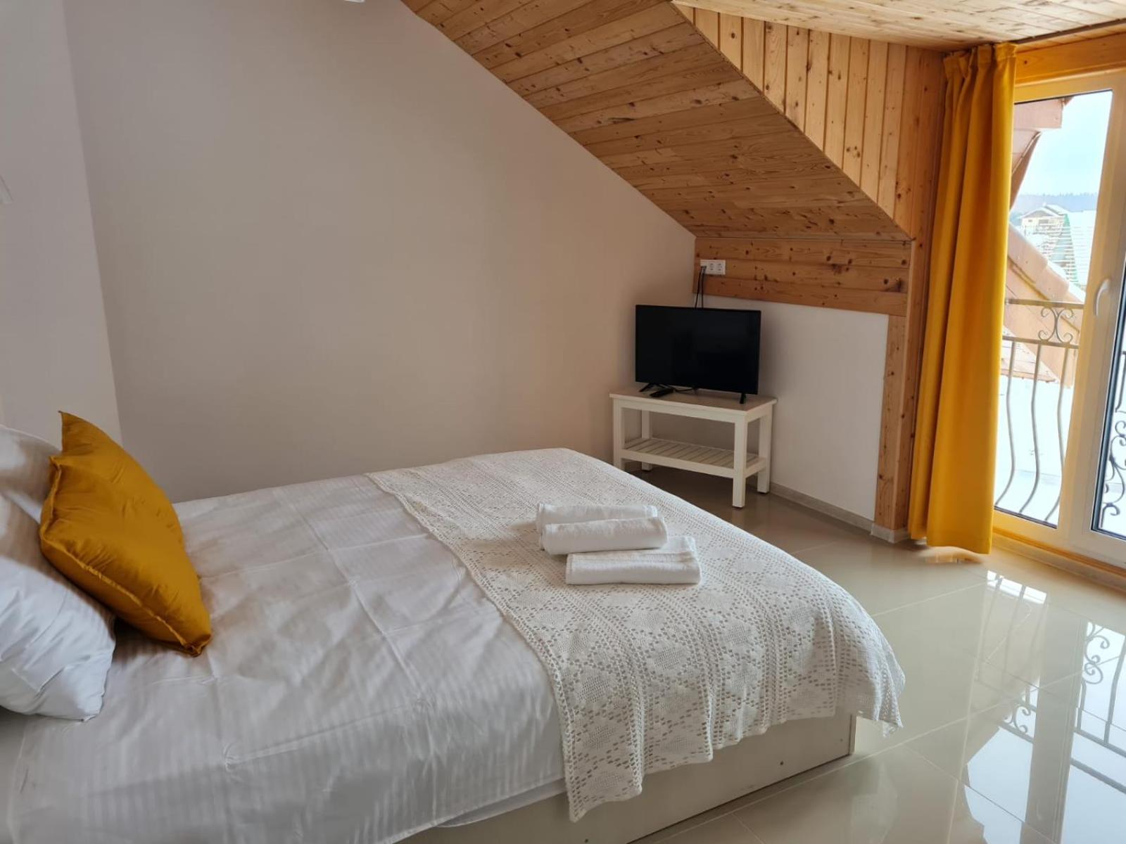 Double Room - Photo 4