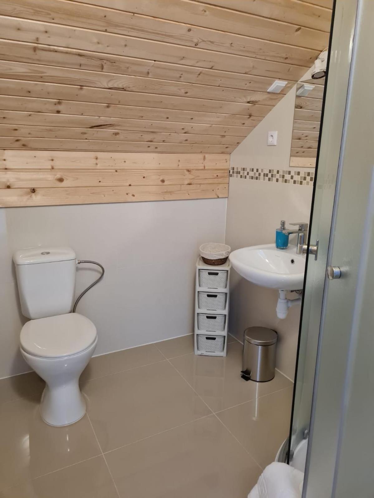 Double Room - Photo 6