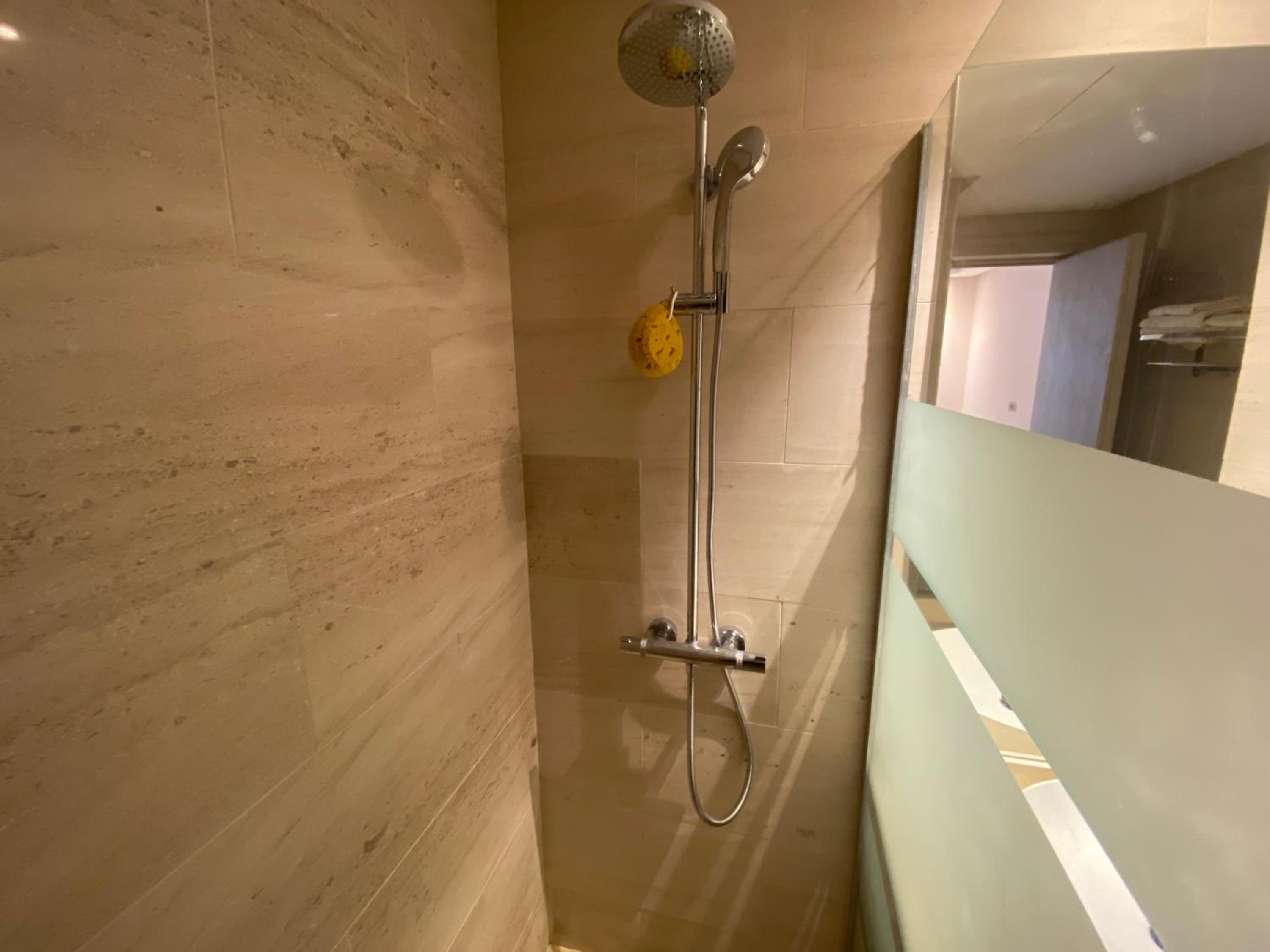 One-Bedroom Apartment - Photo 5