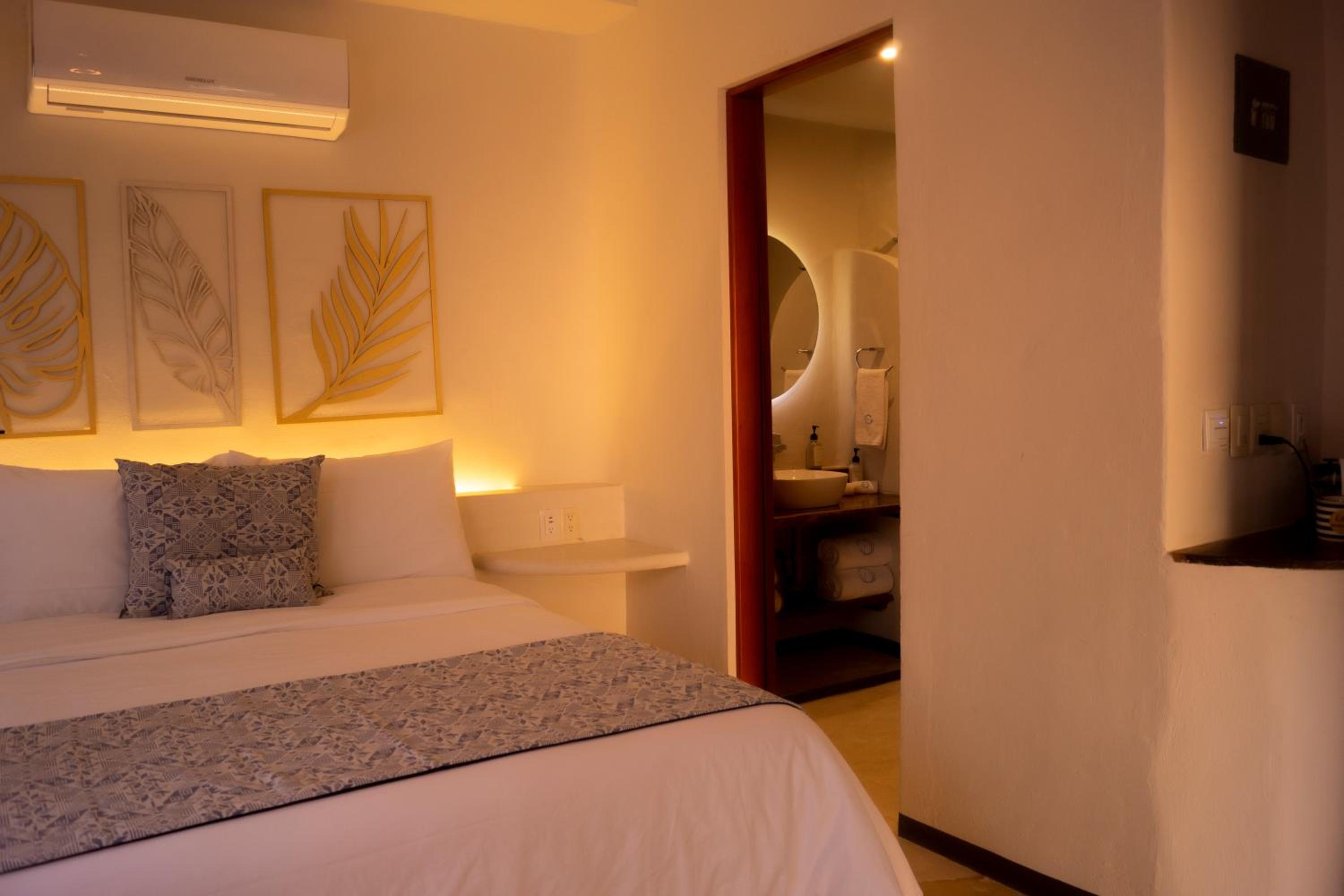 One-Bedroom Cottage - Photo 12