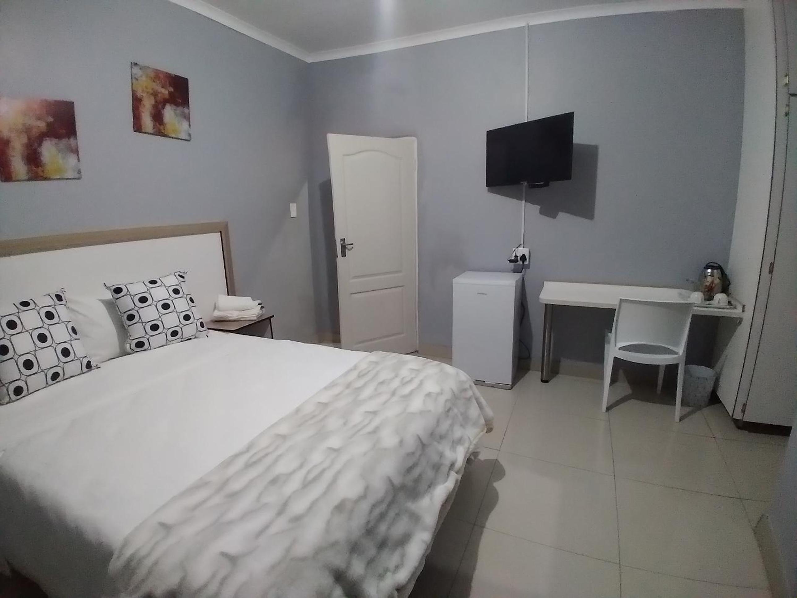 Double Room with Private Bathroom - Photo 5
