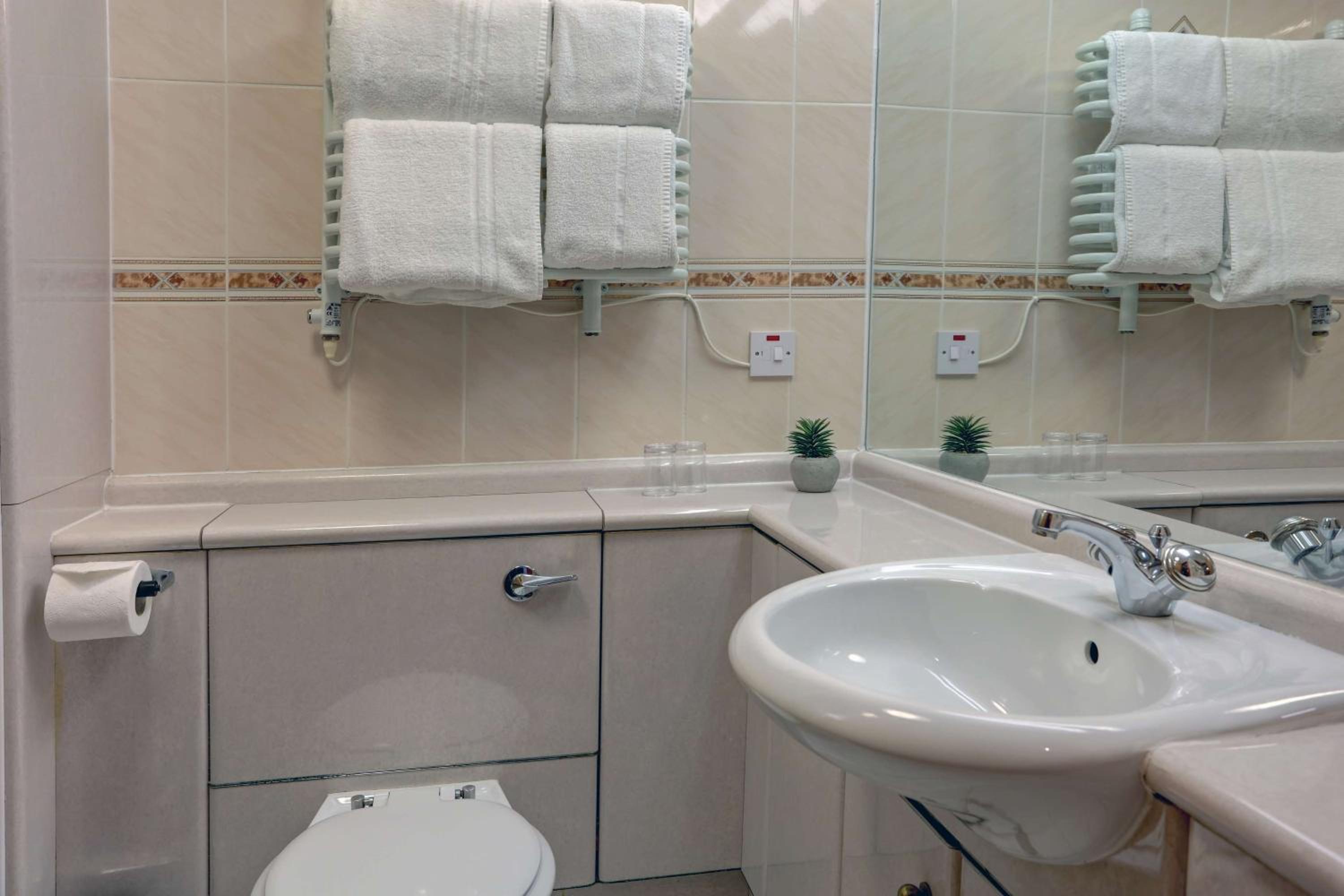 Standard Twin Room - Non-Smoking - Photo 3