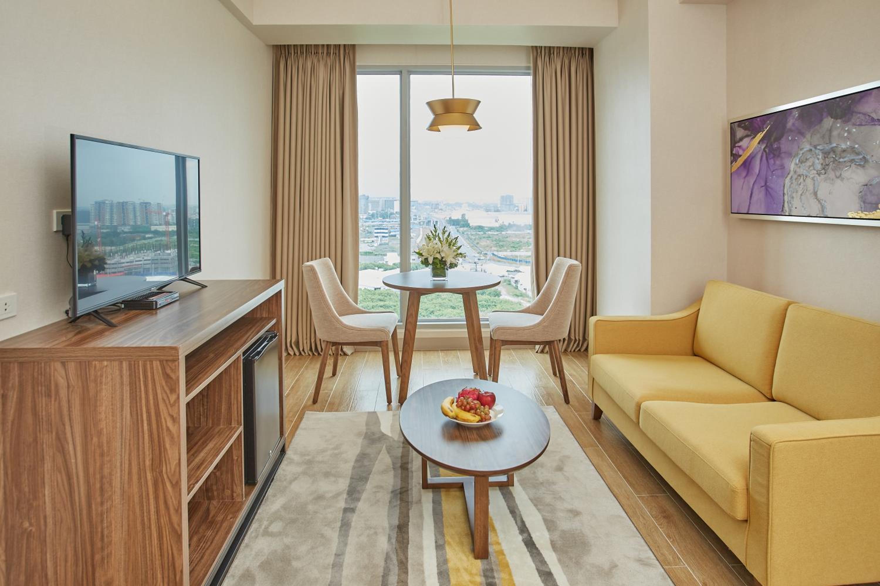 Executive Suite - Photo 4