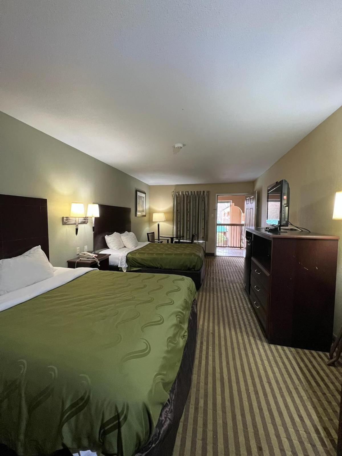 Queen Room with Two Queen Beds - Non Smoking - Photo 1