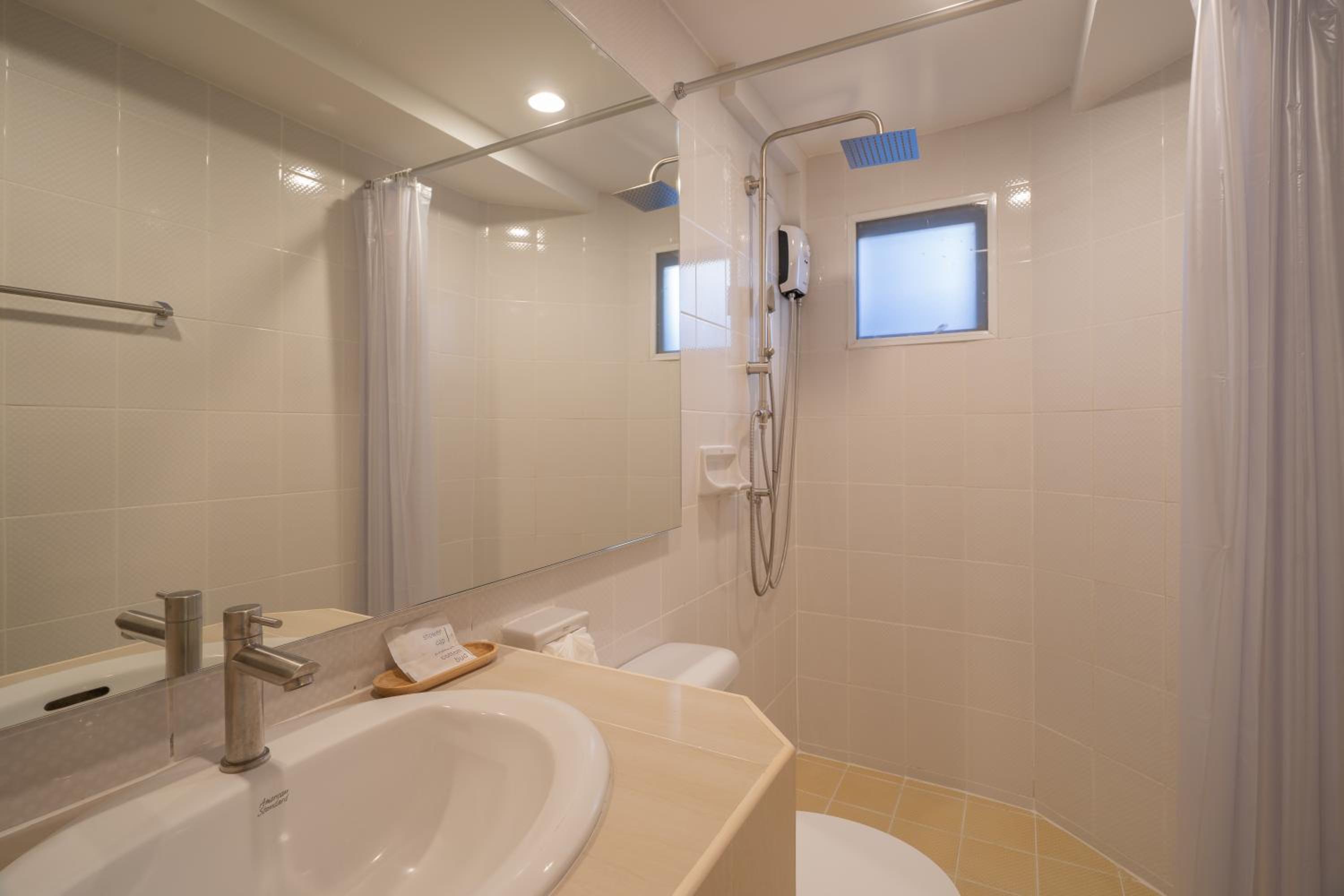Superior Double or Twin Room with City View - Photo 4