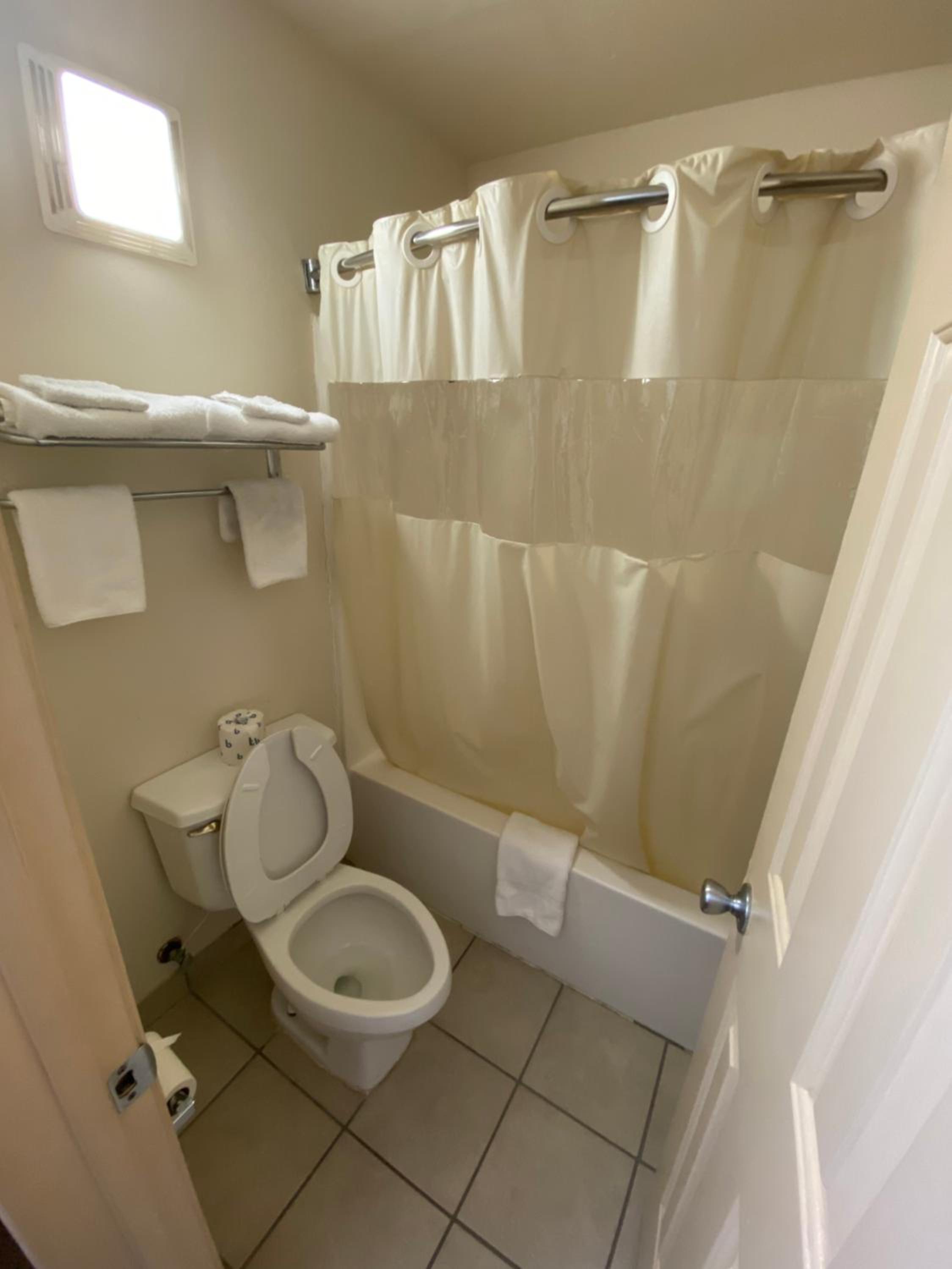 King Room - Non-Smoking photo 3