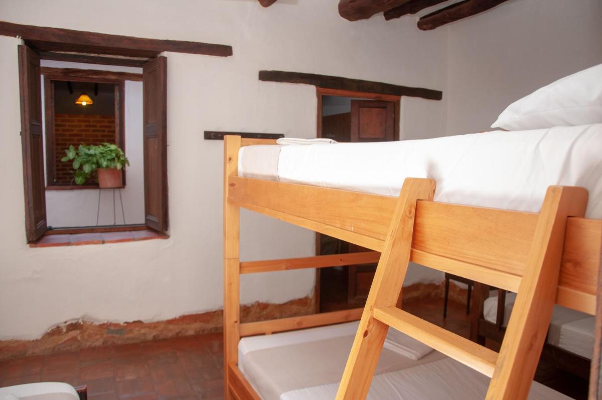 Bed in 4-Bed Mixed Dormitory Room photo 2