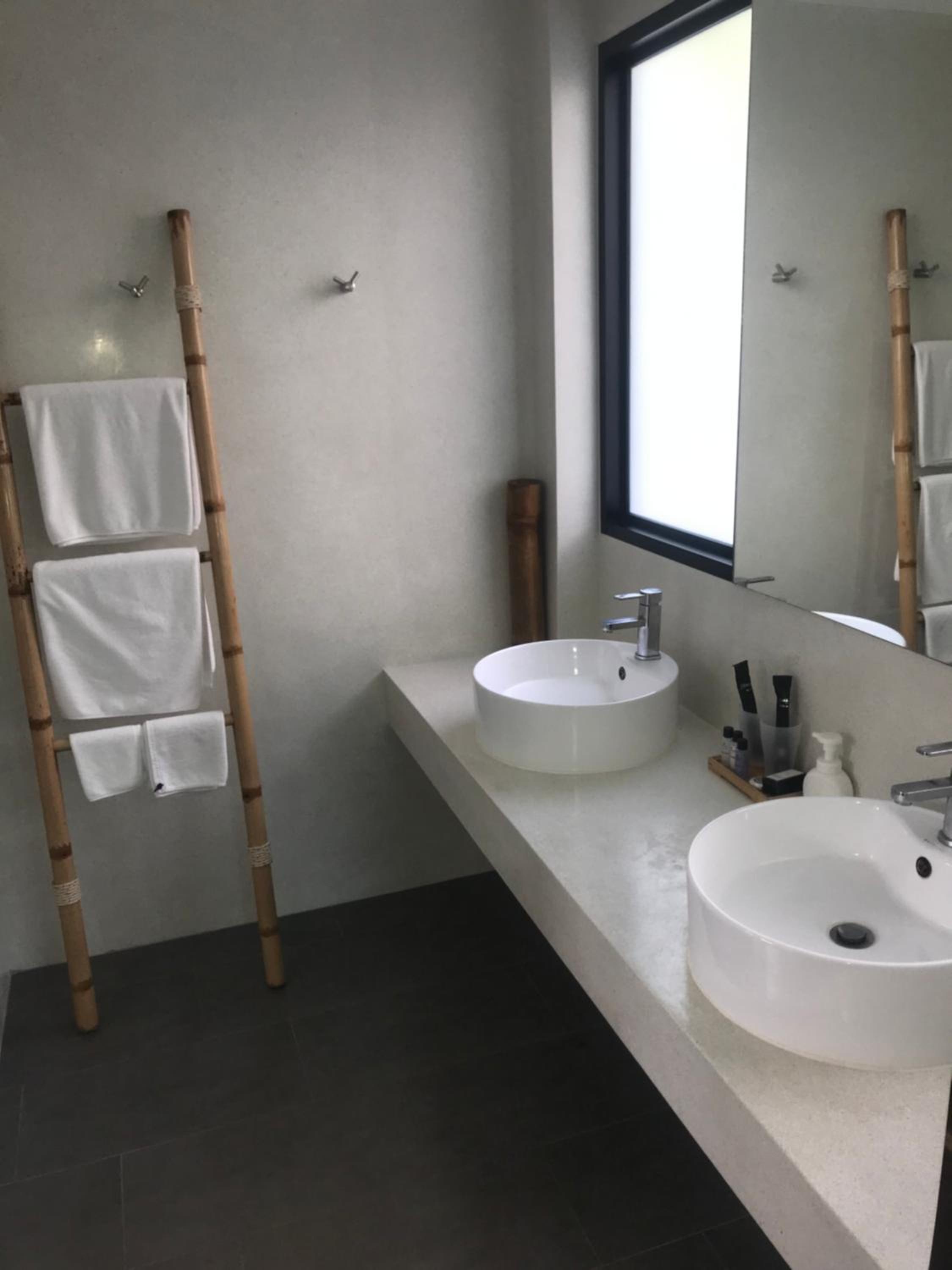 Double Room with Pool View - Photo 4