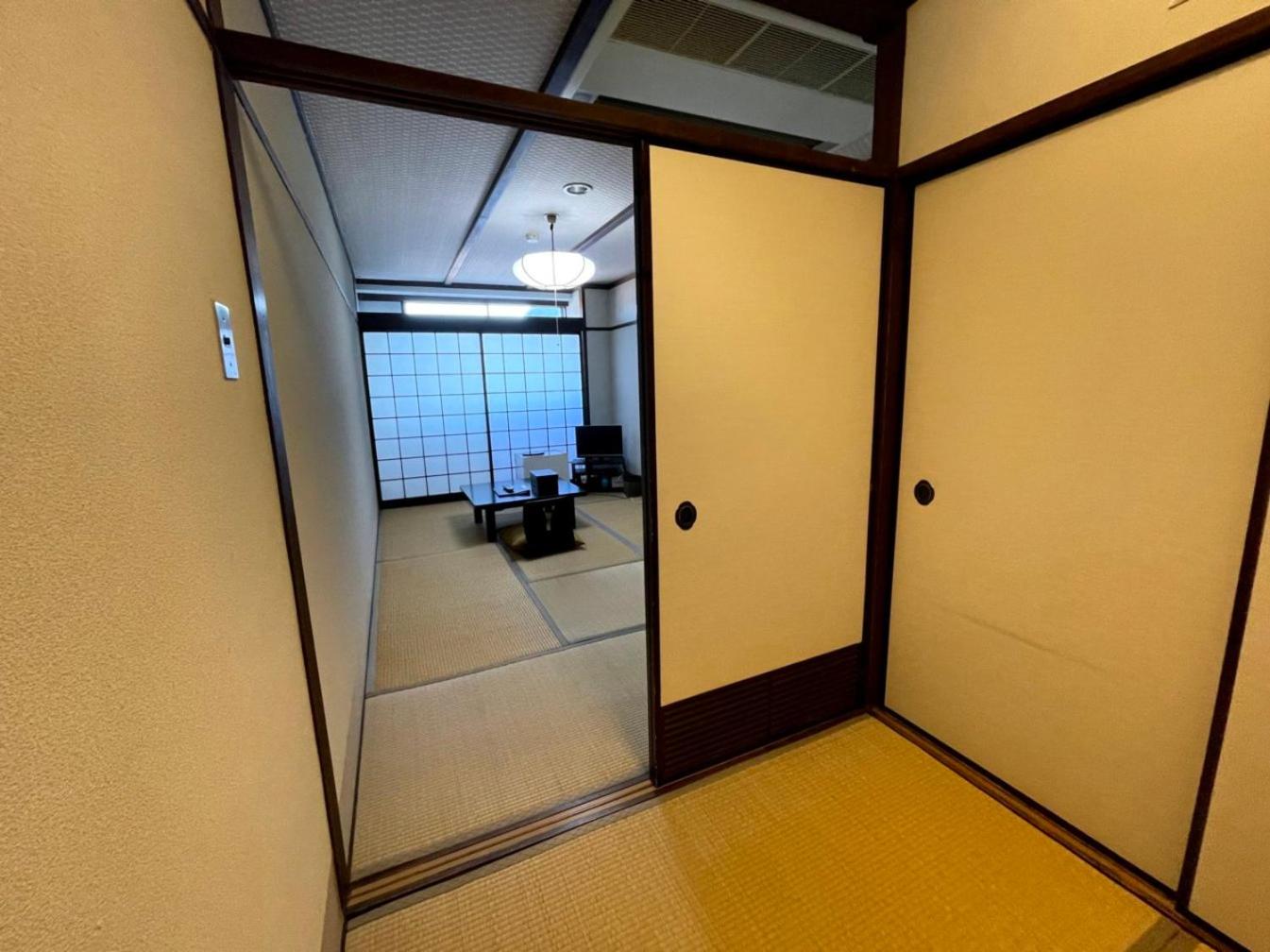 Single Bed Room (6 Tatami) without Toilet and Bathroom