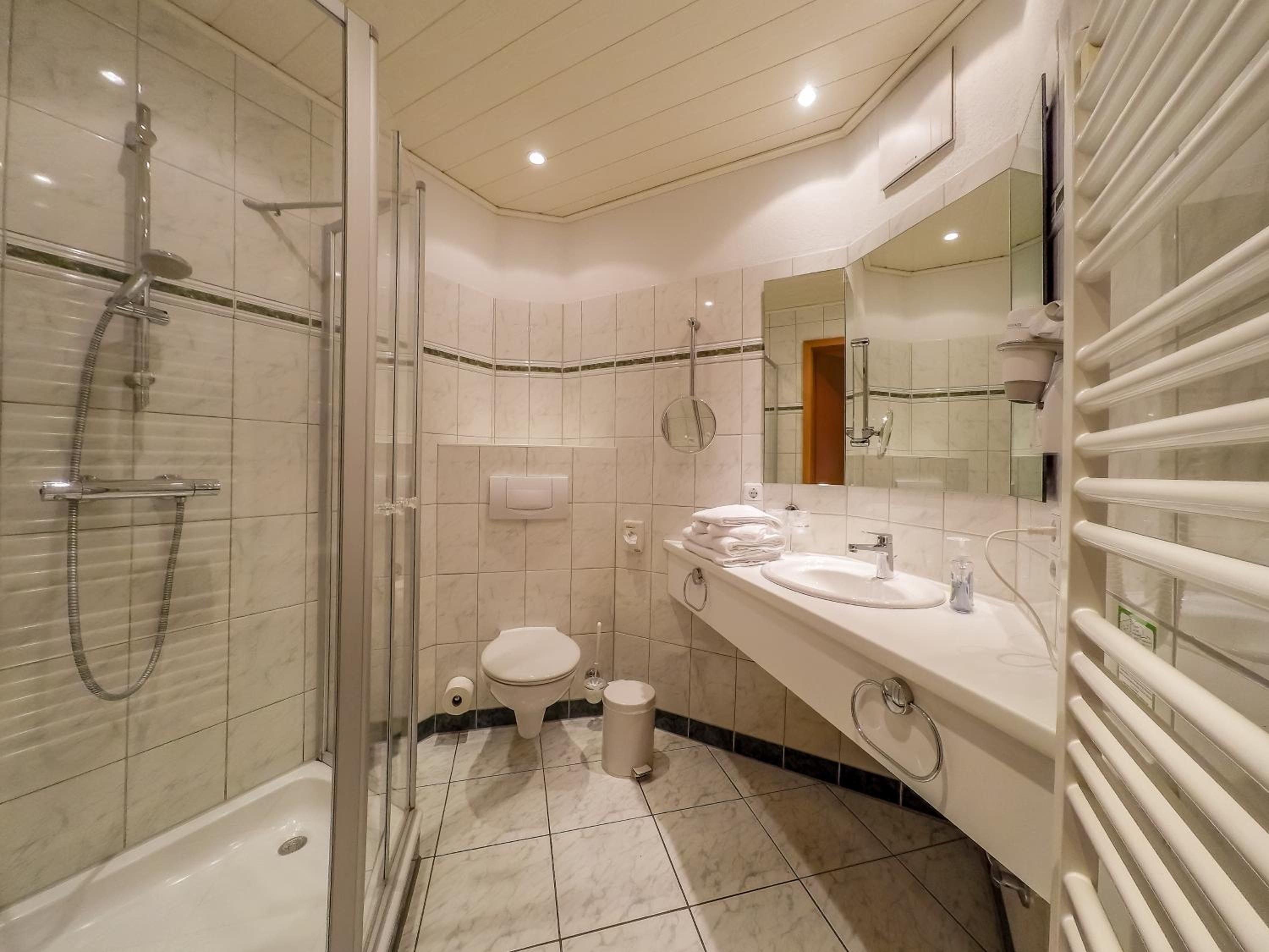Large Double or Twin Room - Photo 2