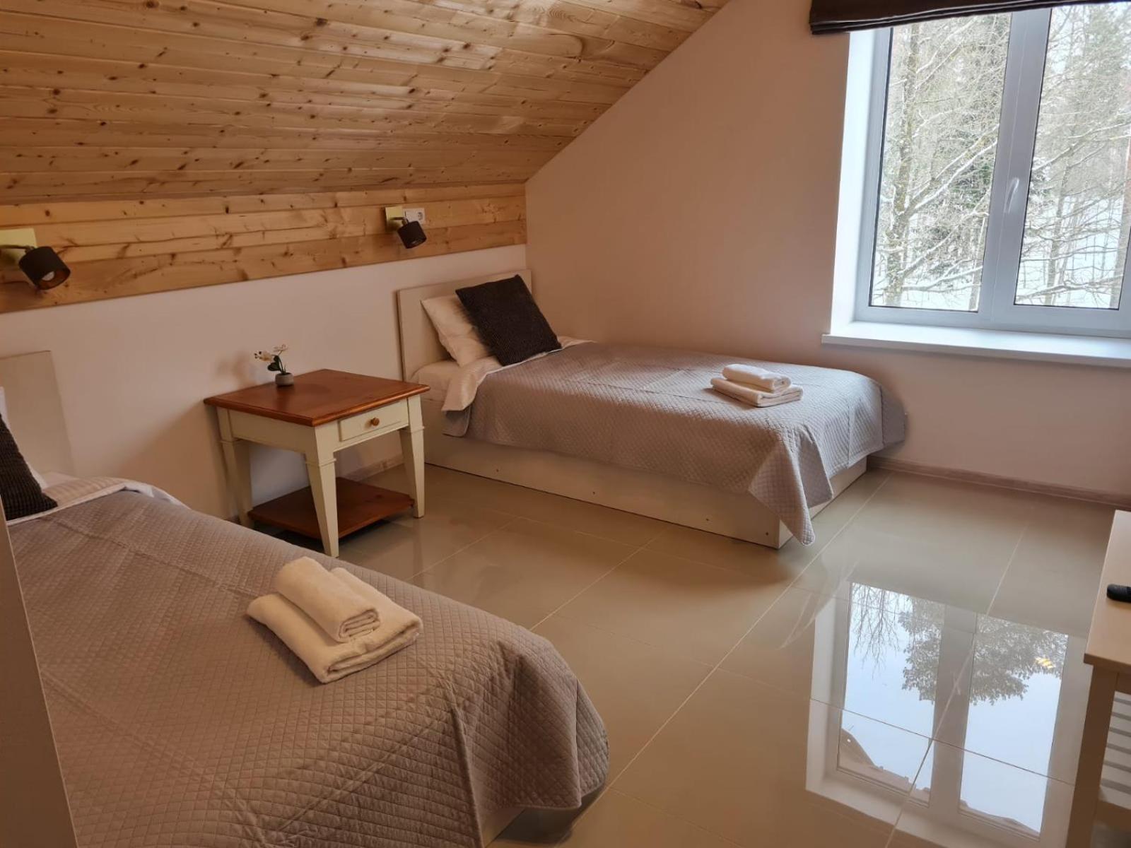 Twin Room with Shower - Photo 2