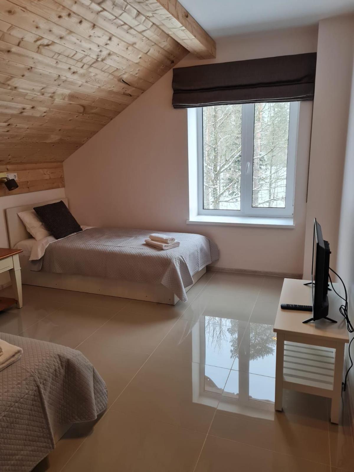 Twin Room with Shower - Photo 6