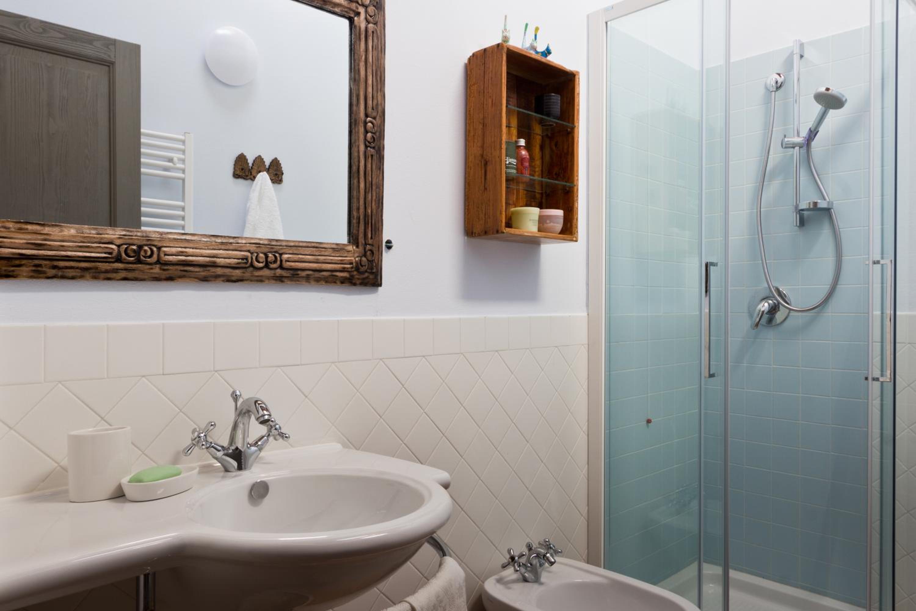 Double or Twin Room with Bathroom - Photo 3