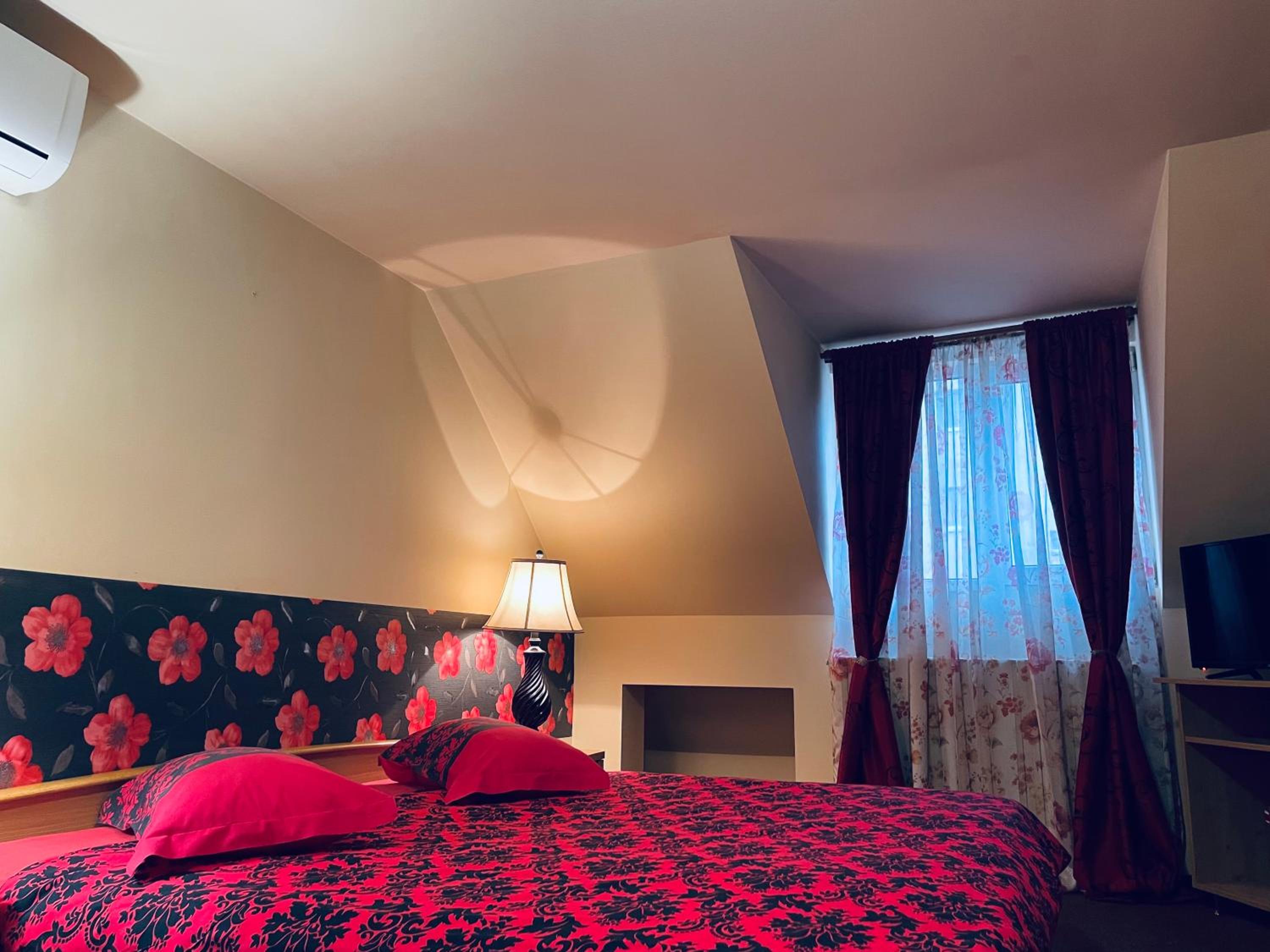 Double Room - Photo 7