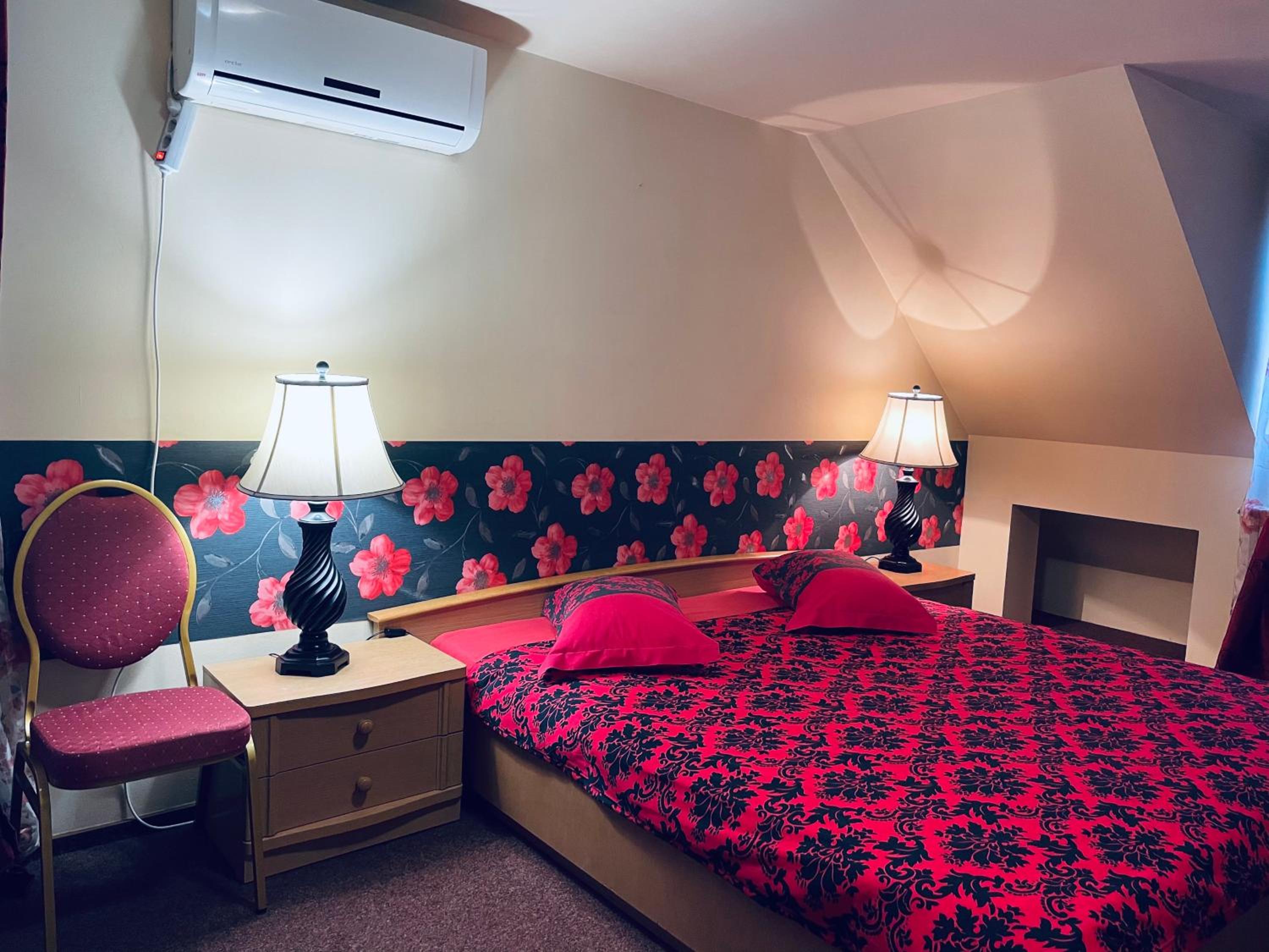 Double Room - Photo 6