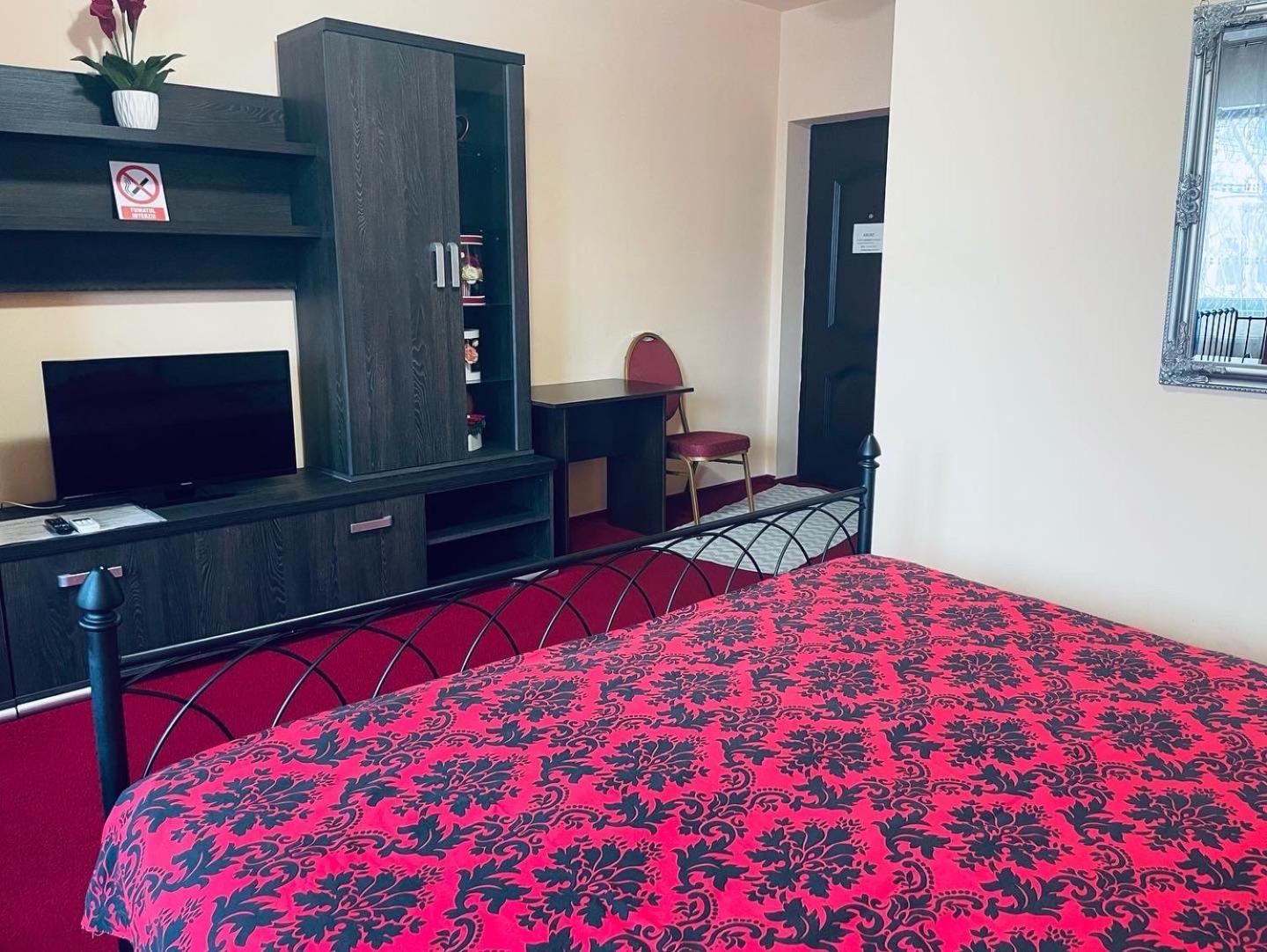 Standard King Room - Photo 10