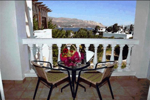 Triple Room with Sea View - Photo 2