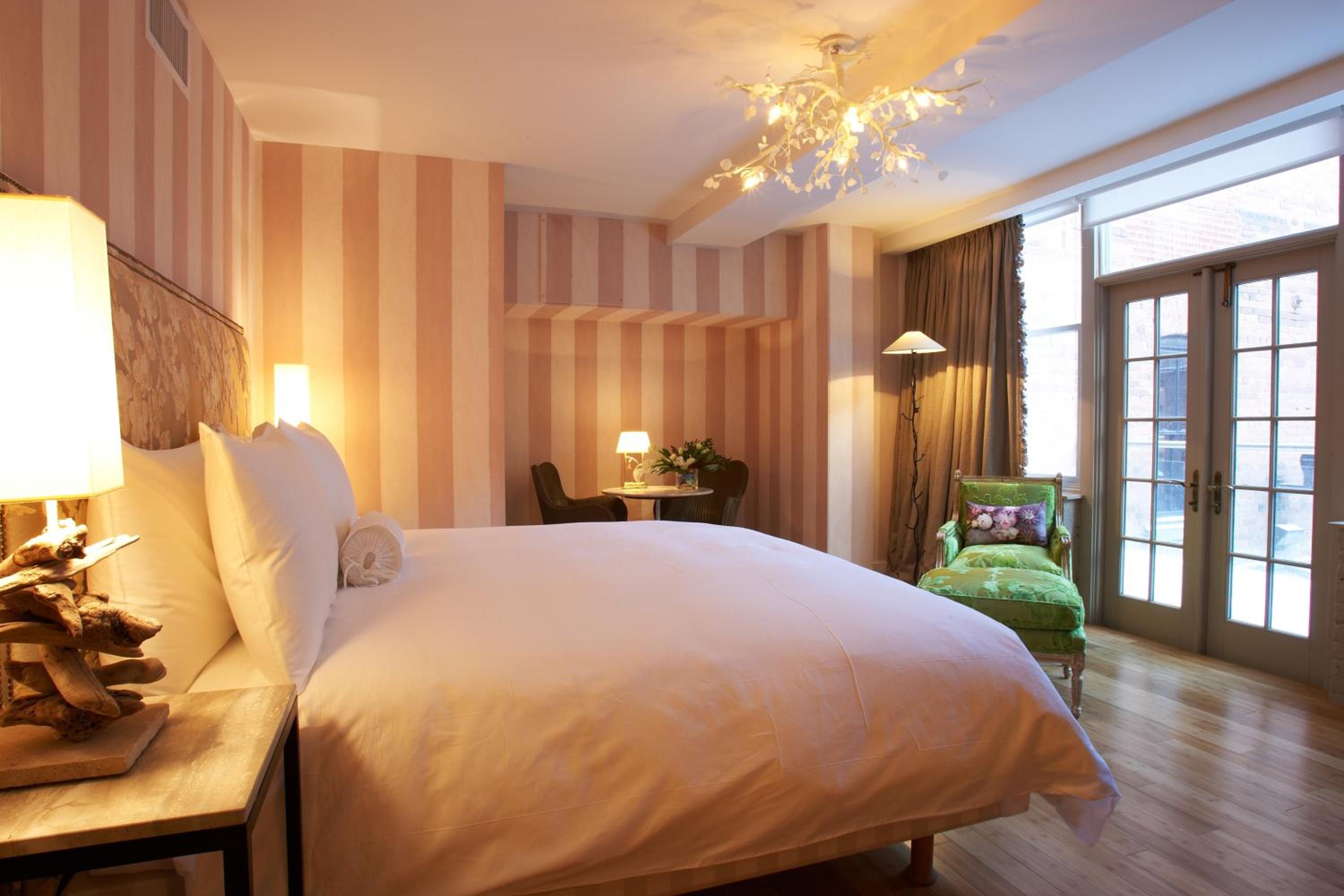 King Room thumbnail 5