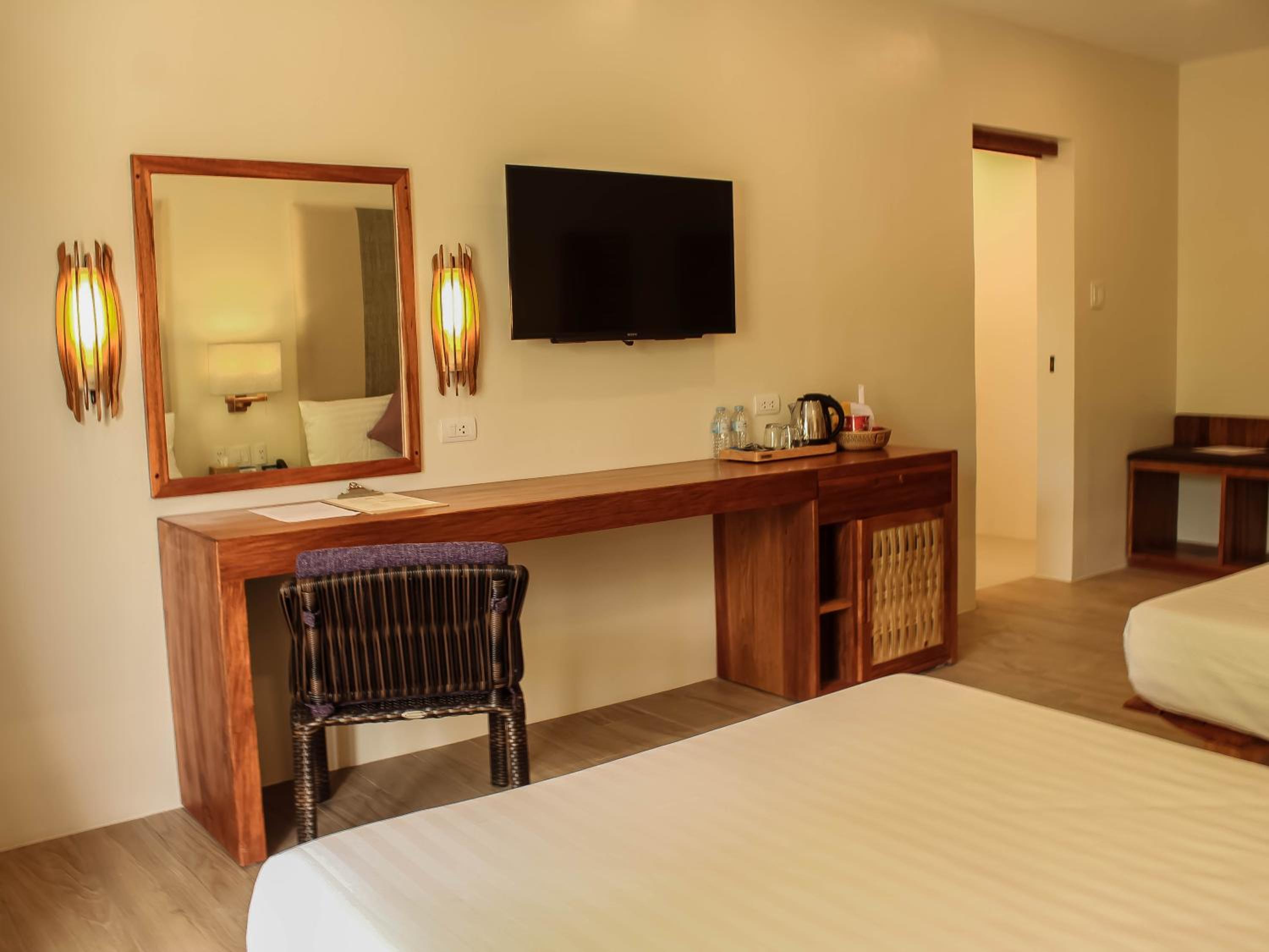 Deluxe Room - Photo 10