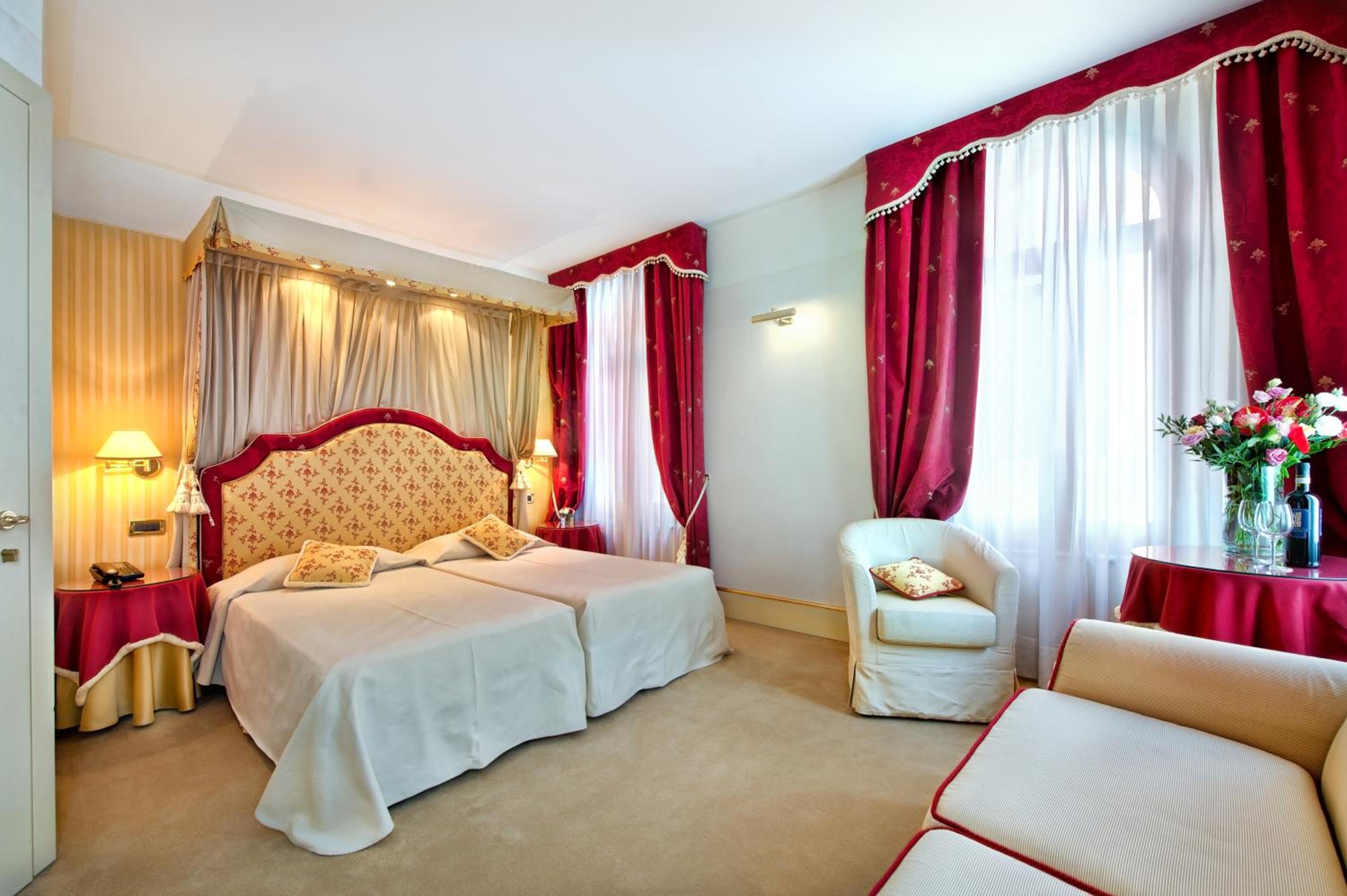 Deluxe Suite photo 2