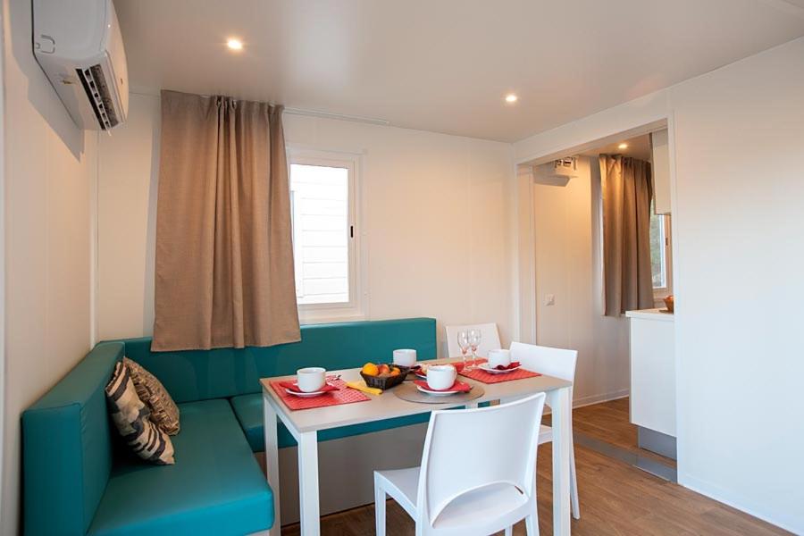 Mobile Home Elite - Photo 2