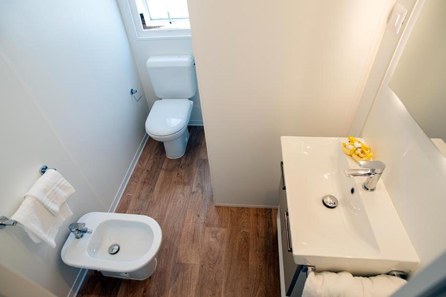 Mobile Home Executive - Photo 8
