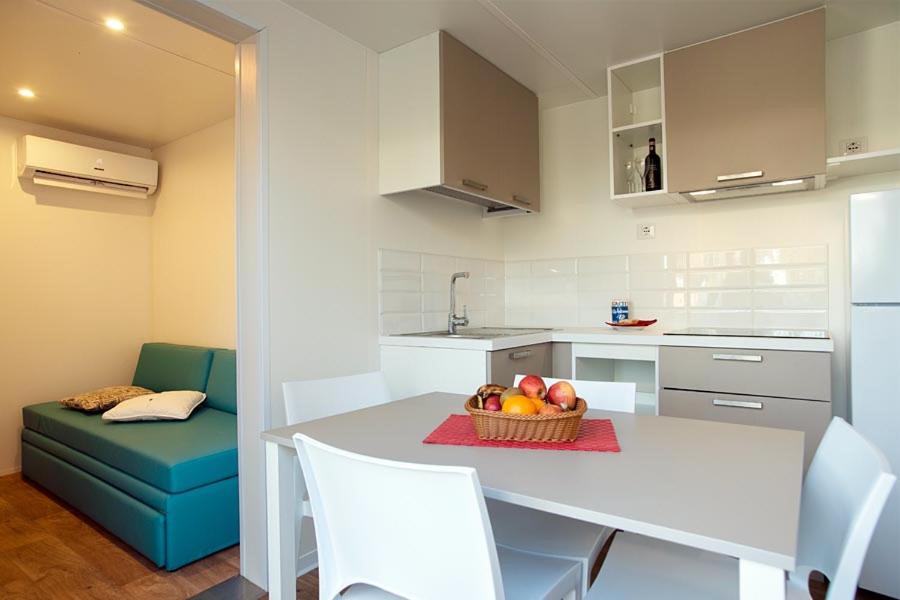 Mobile Home Executive - Photo 13