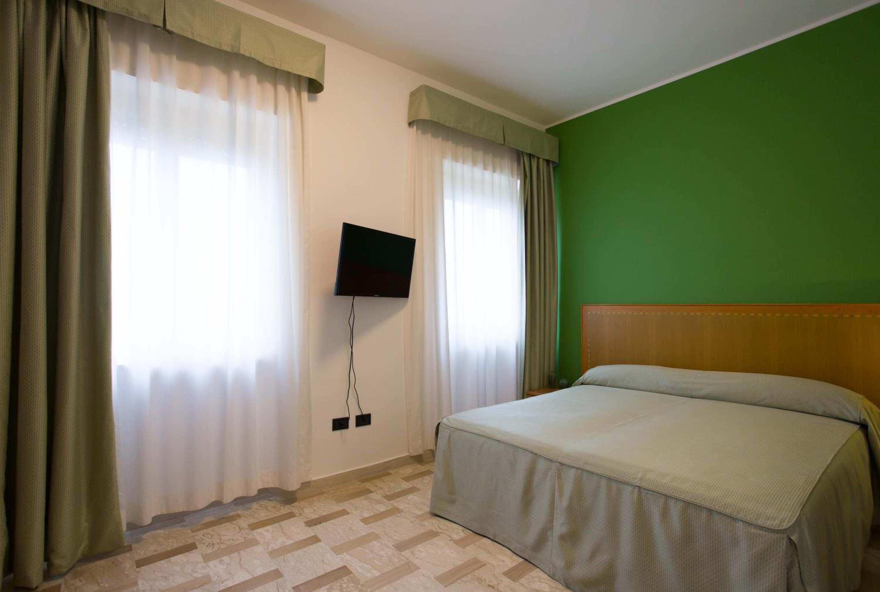 Economy Double or Twin Room photo 1
