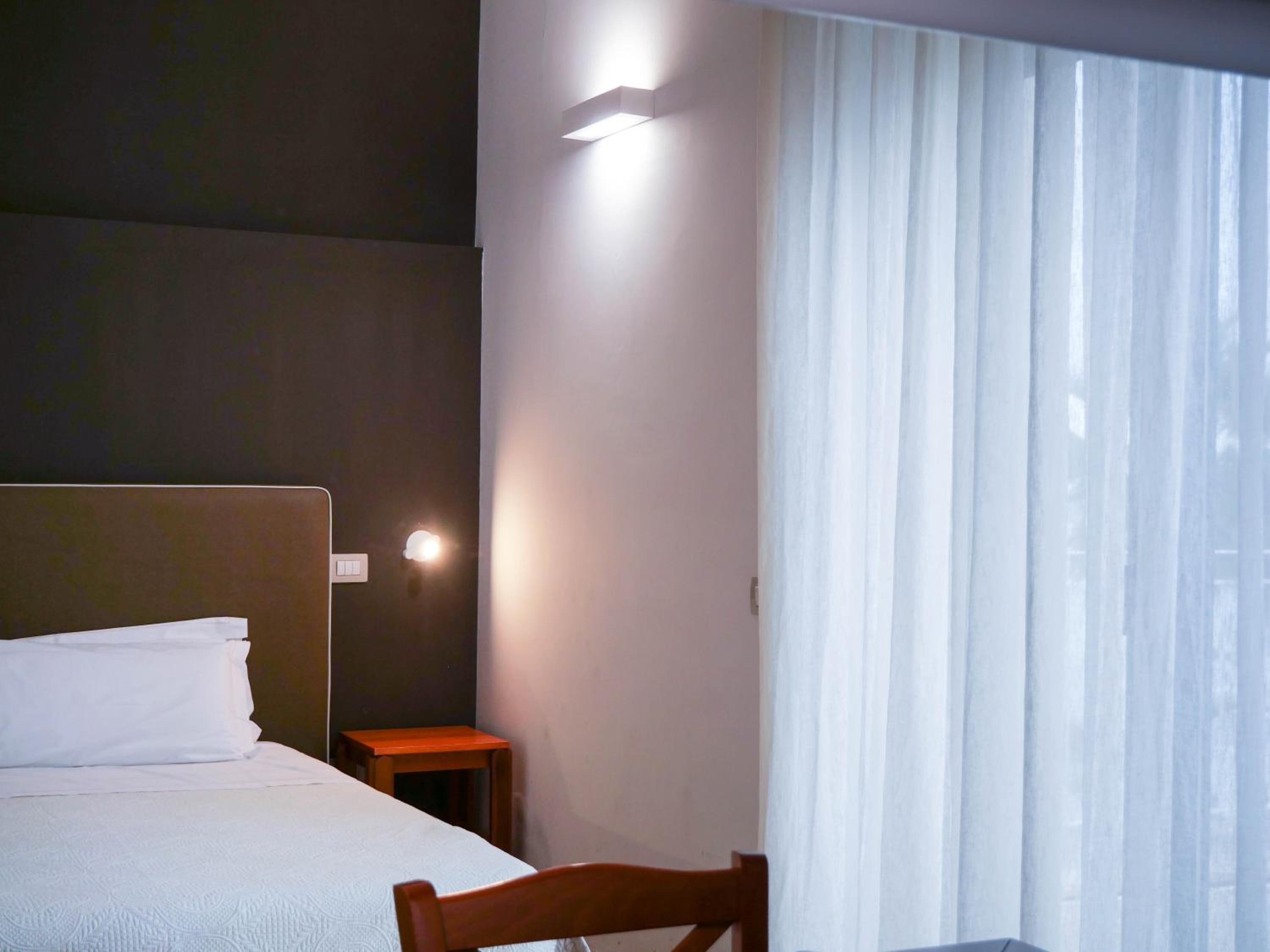 Deluxe Double Room with Lateral Sea View - Beach Access